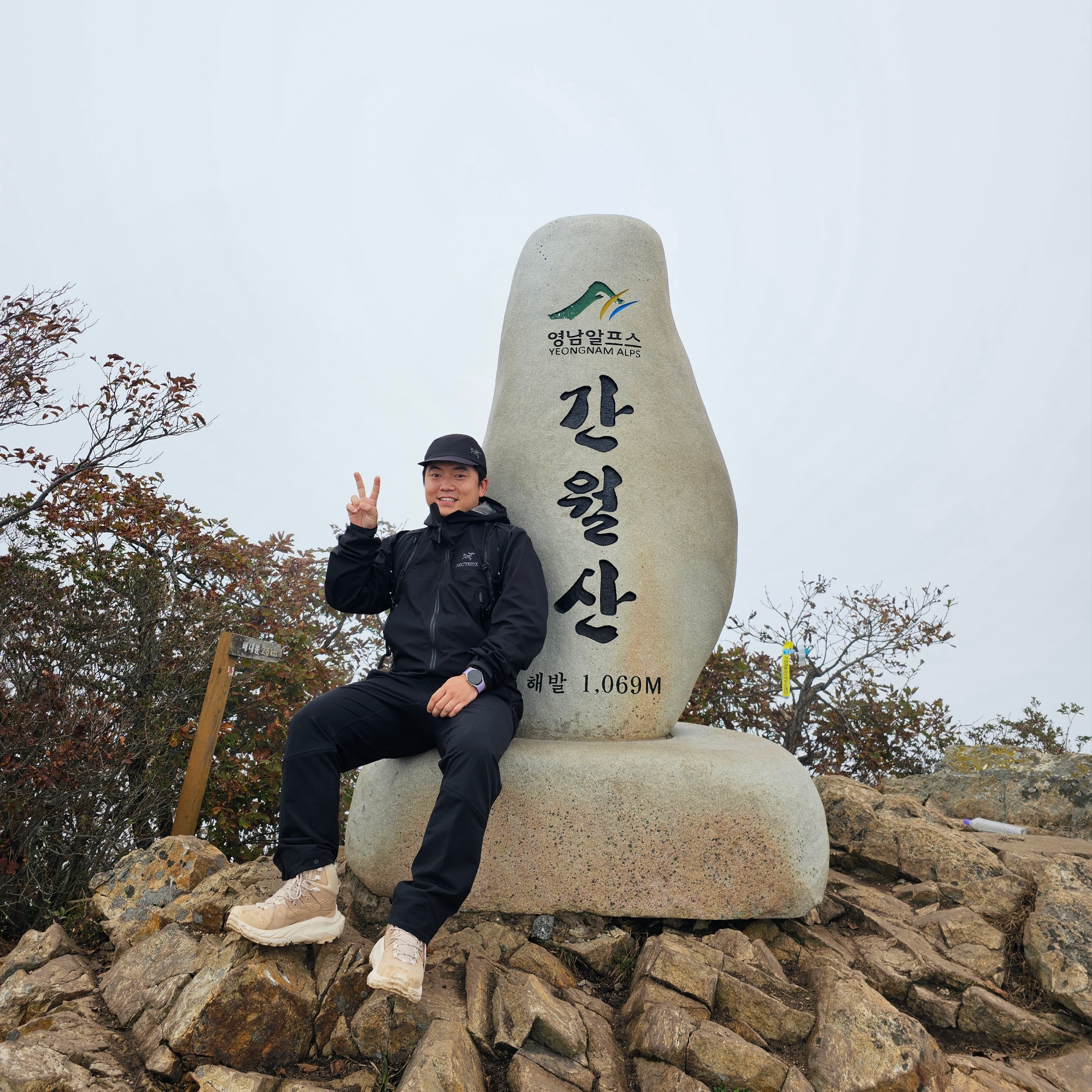 Arc'teryx Calvus Cap Black, Arc'teryx Beta Jacket Black 착용 스타일