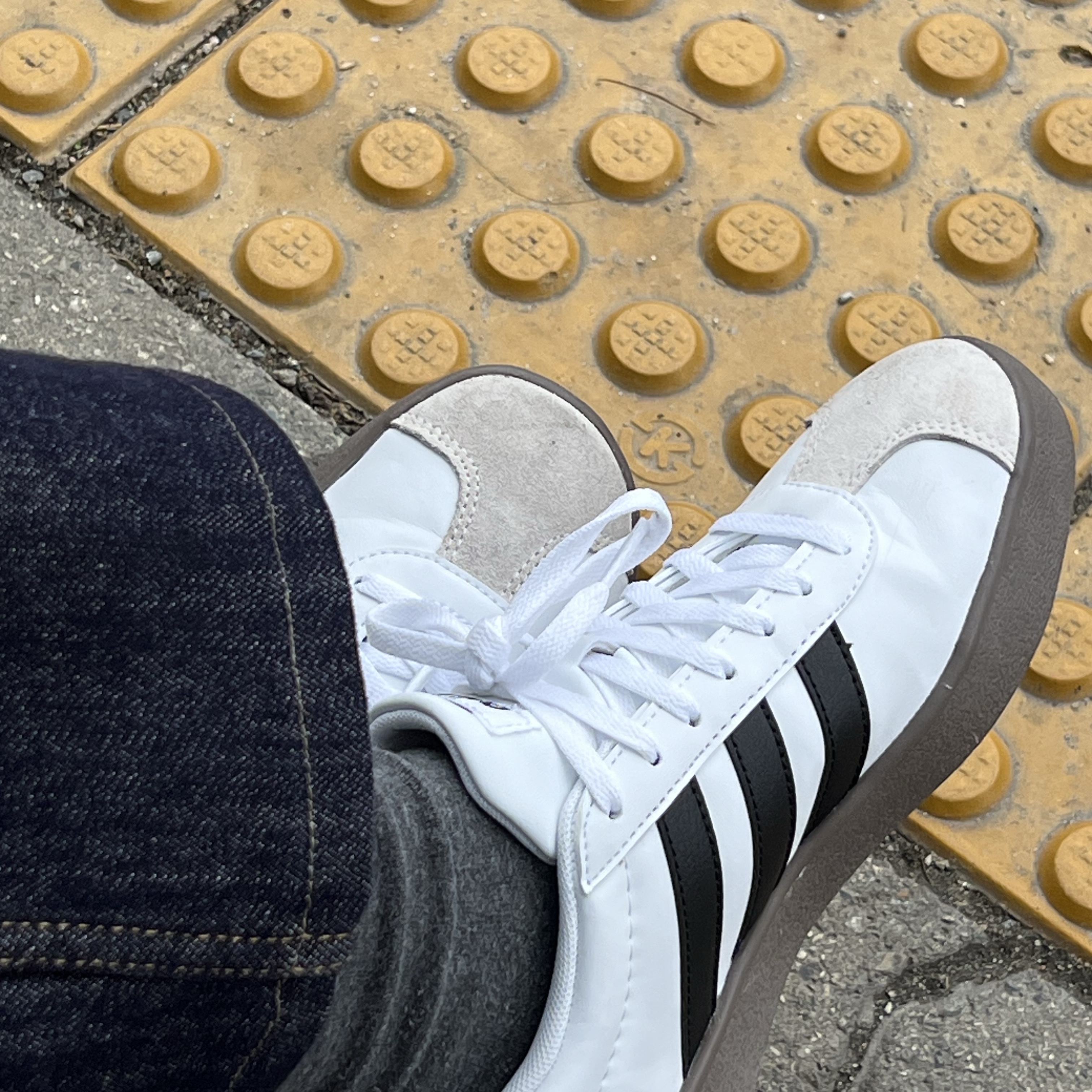 (W) Adidas VL Court Base Cloud White Core Black 착용 스타일