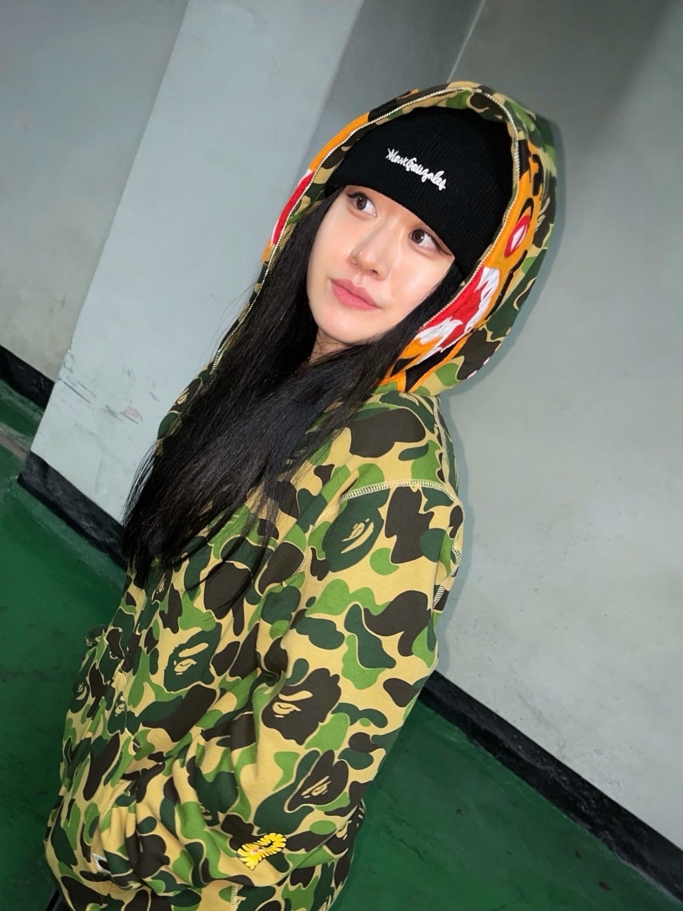BAPE ABC Camo Tiger Full Zip Hoodie Army Green 착용 스타일 - 1