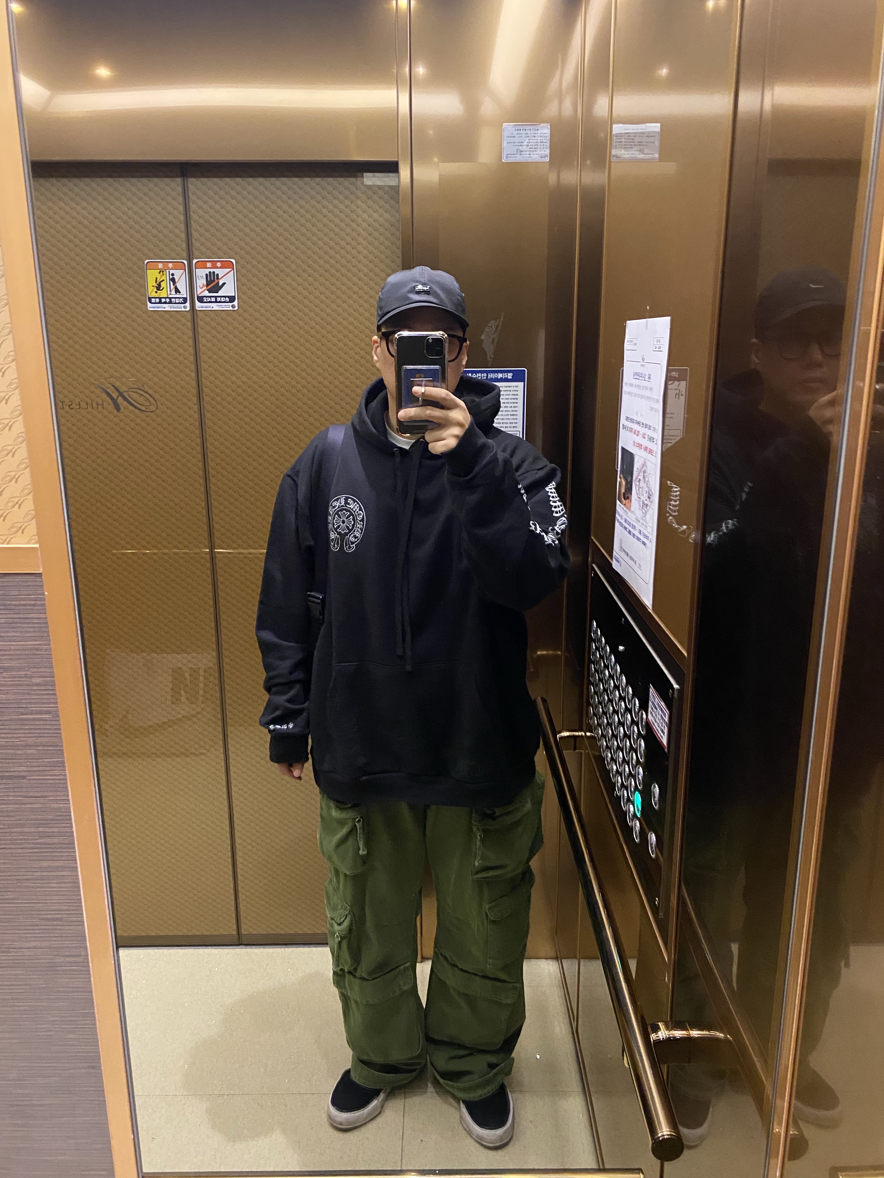 Chrome Hearts Silver Glitter Hoodie Black, Supreme Enamel Logo 6-Panel Black - 23FW 착용 스타일 - 1