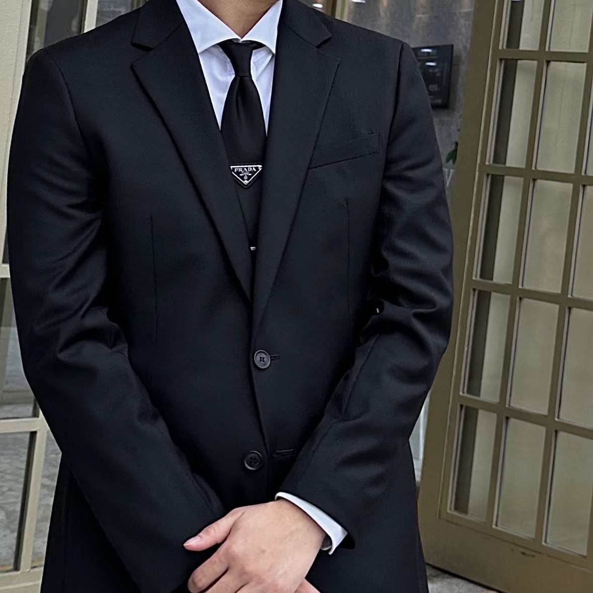 Prada Re-Nylon Gabardine Tie Black 착용 스타일