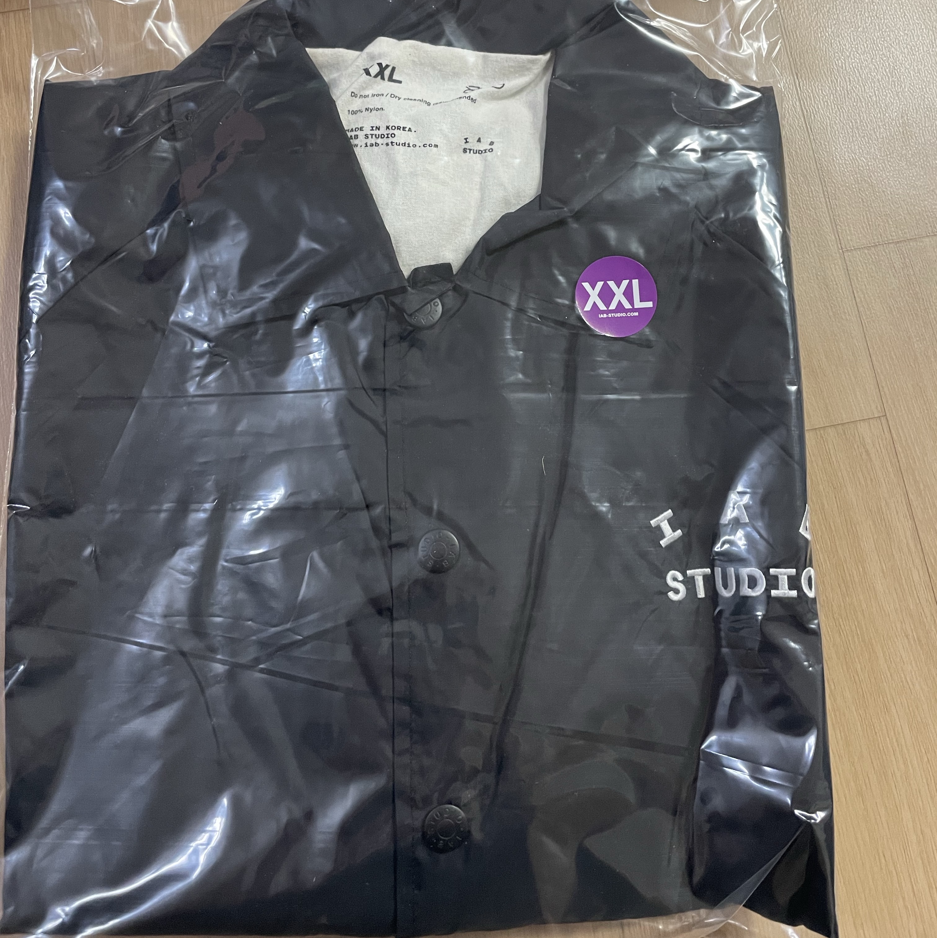 IAB Studio Coach Jacket Black 착용 스타일