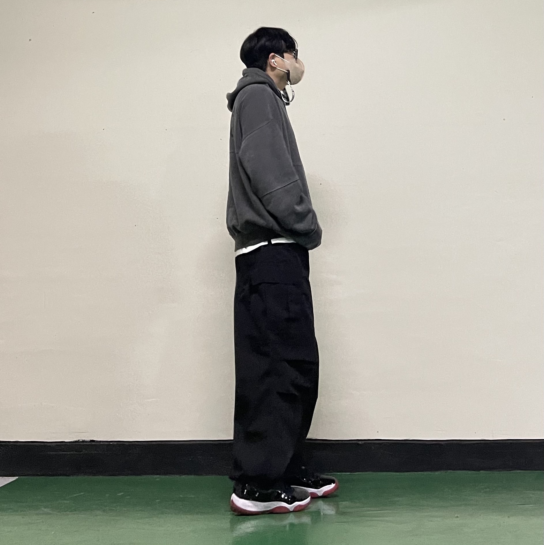 IAB Studio Blocked Pigment Hoodie Black, Jordan 11 Retro Bred 2019 착용 스타일 - 3