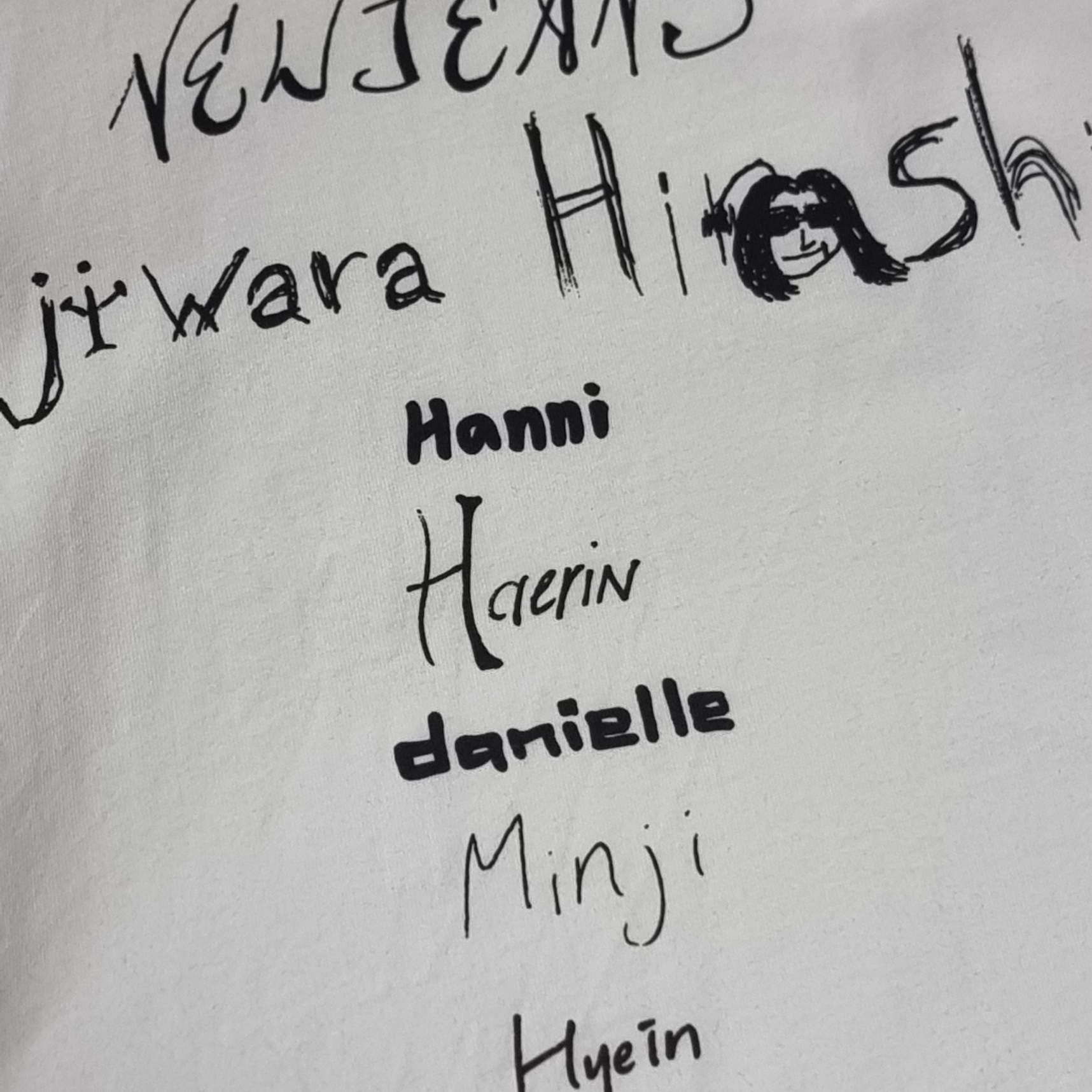 NewJeans x Hiroshi Fujiwara Coller L/S T-Shirt Ver. 3 White 착용 스타일