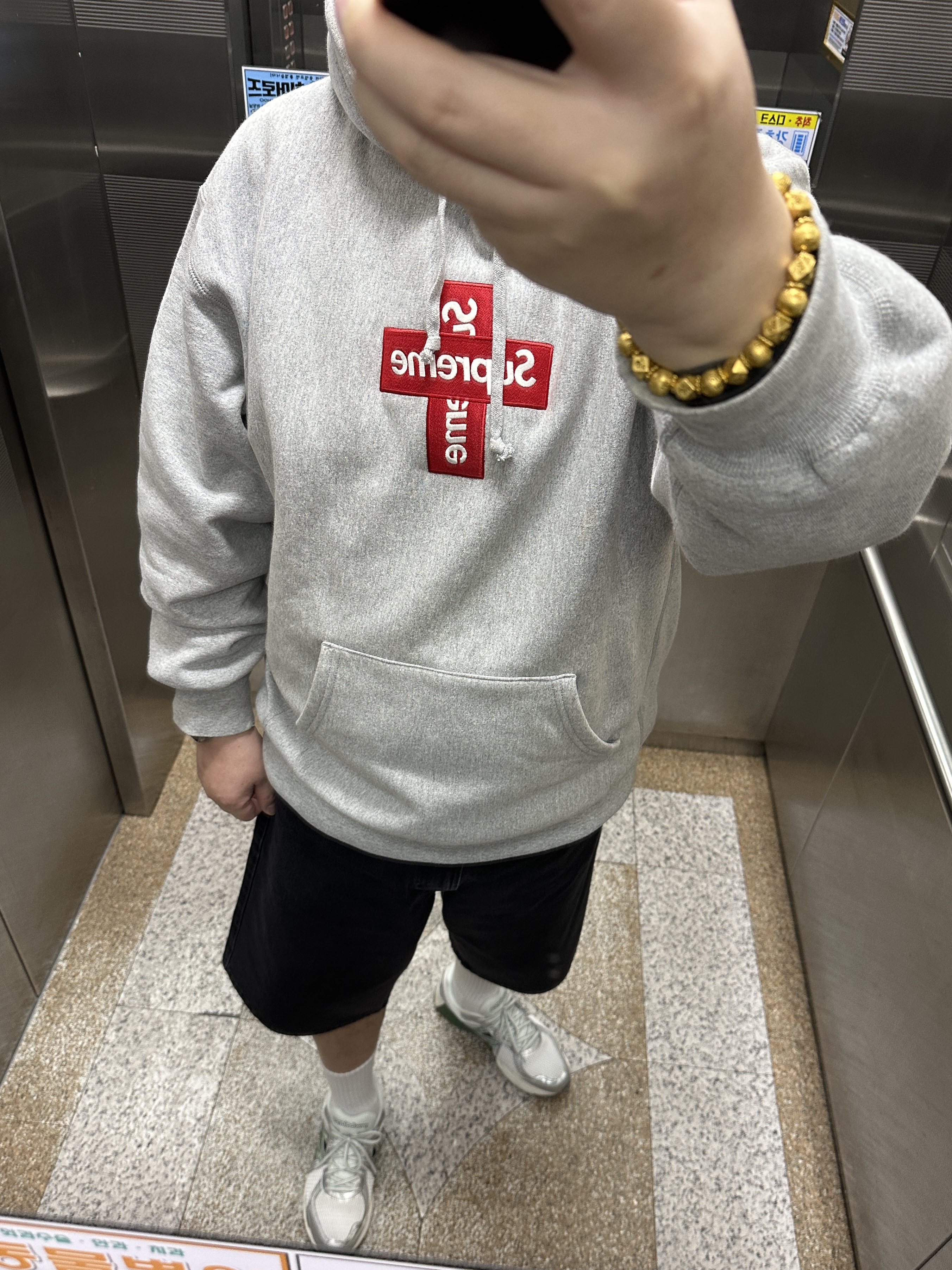 Supreme Cross Box Logo Hooded Sweatshirt Heather Grey - 20FW, Supreme Baggy Denim Short Black - 24SS 착용 스타일 - 1