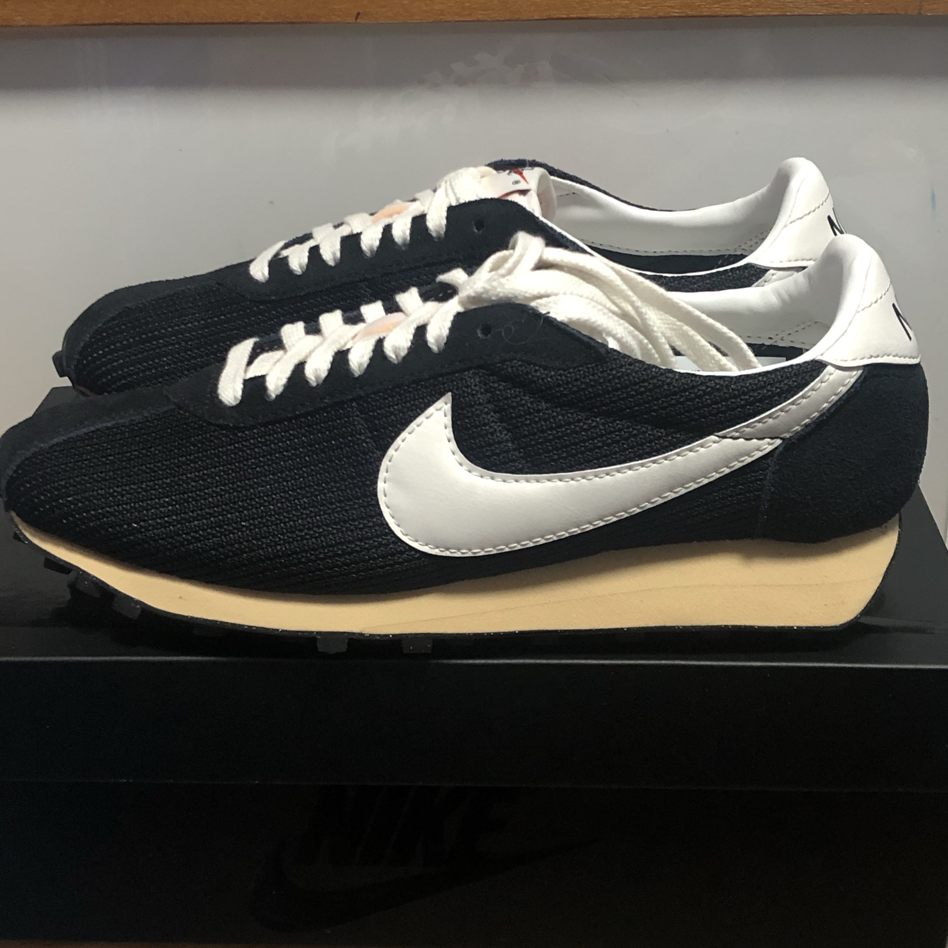 Nike LD-1000 SP Black and Sail 착용 스타일