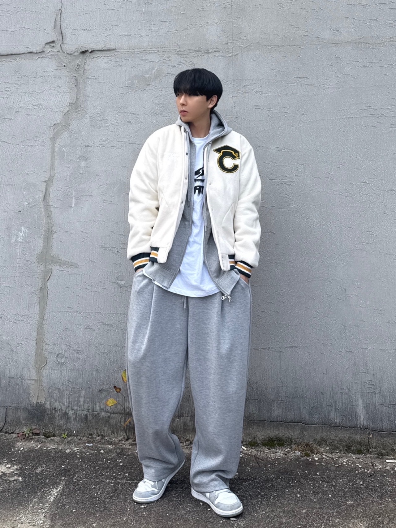 (W) Jordan 1 Low White Wolf Grey 착용 스타일 - 1