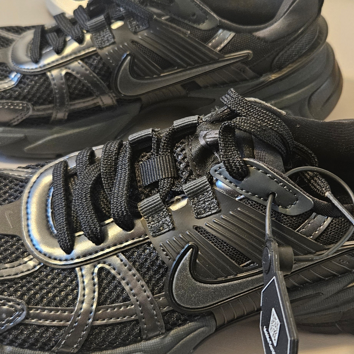 Nike V2K Run Black Anthracite 착용 스타일