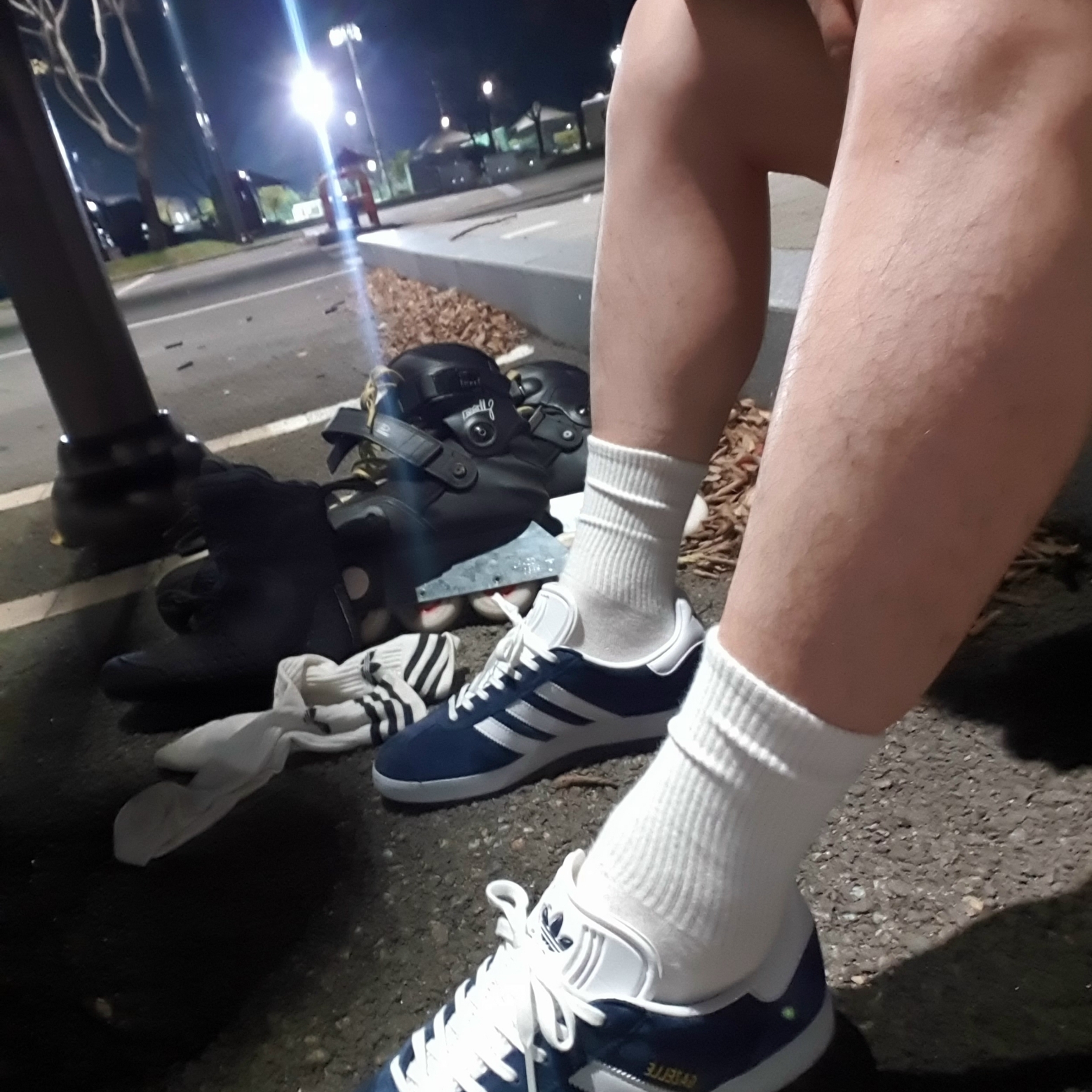 Adidas Gazelle Collegiate Navy 착용 스타일