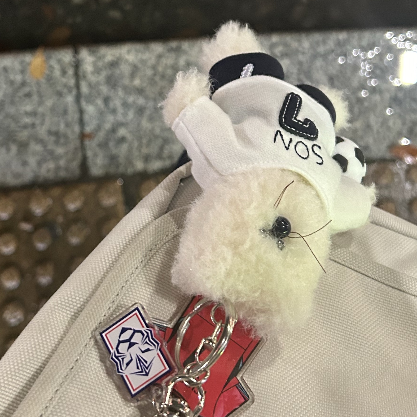 Monamhee x NOS7 SON.hee Keyring Cream 착용 스타일