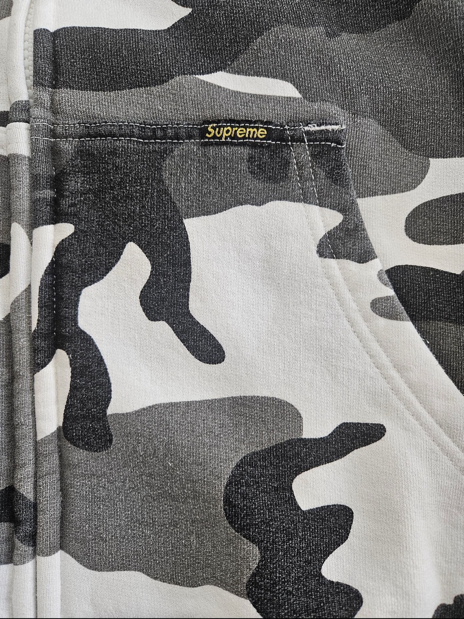 Supreme Work Zip Up Hooded Sweatshirt Snow Camo - 24FW, Supreme x Futura x New Era Snow Camo - 24SS 착용 스타일 - 6