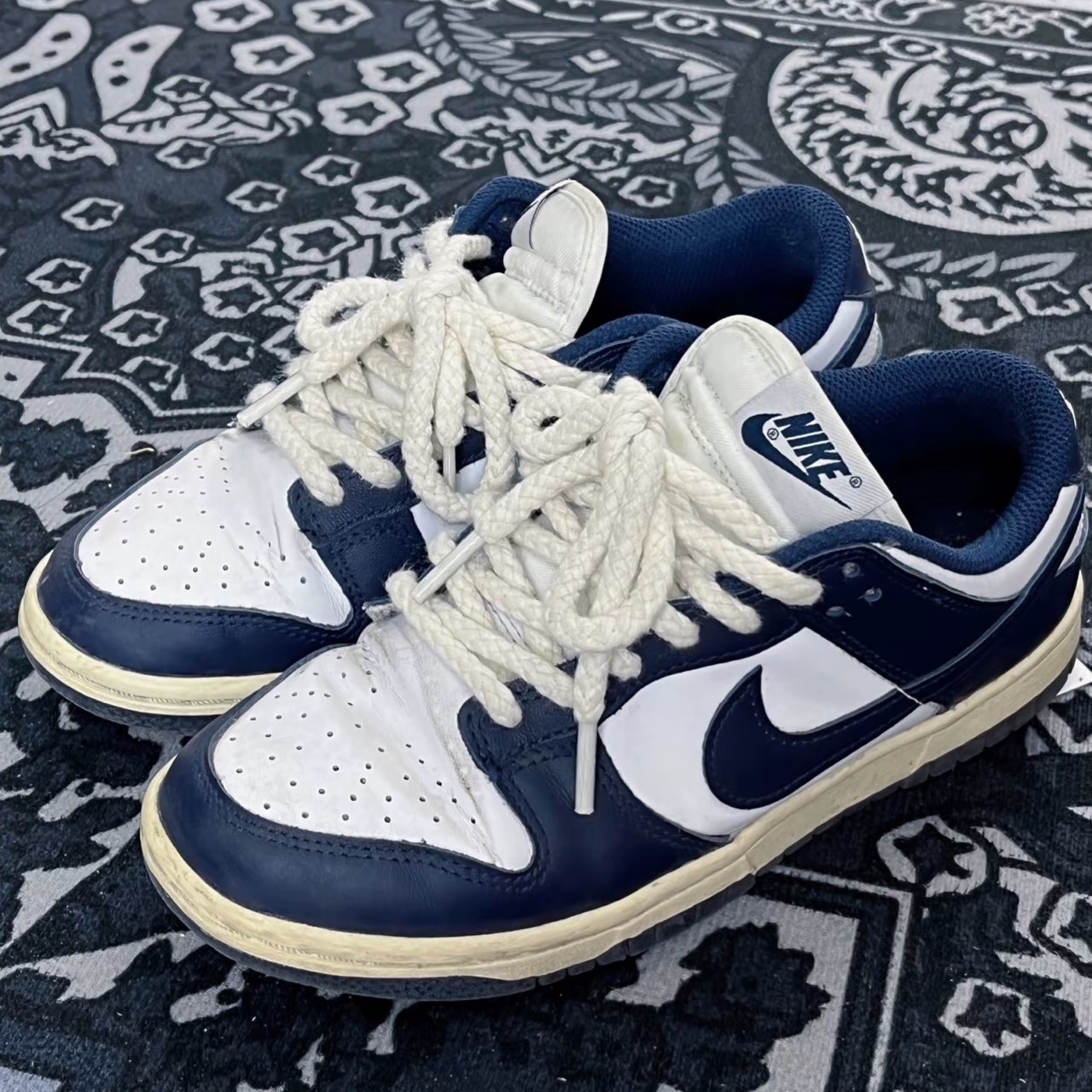 (W) Nike Dunk Low Vintage Midnight Navy 착용 스타일 - 3