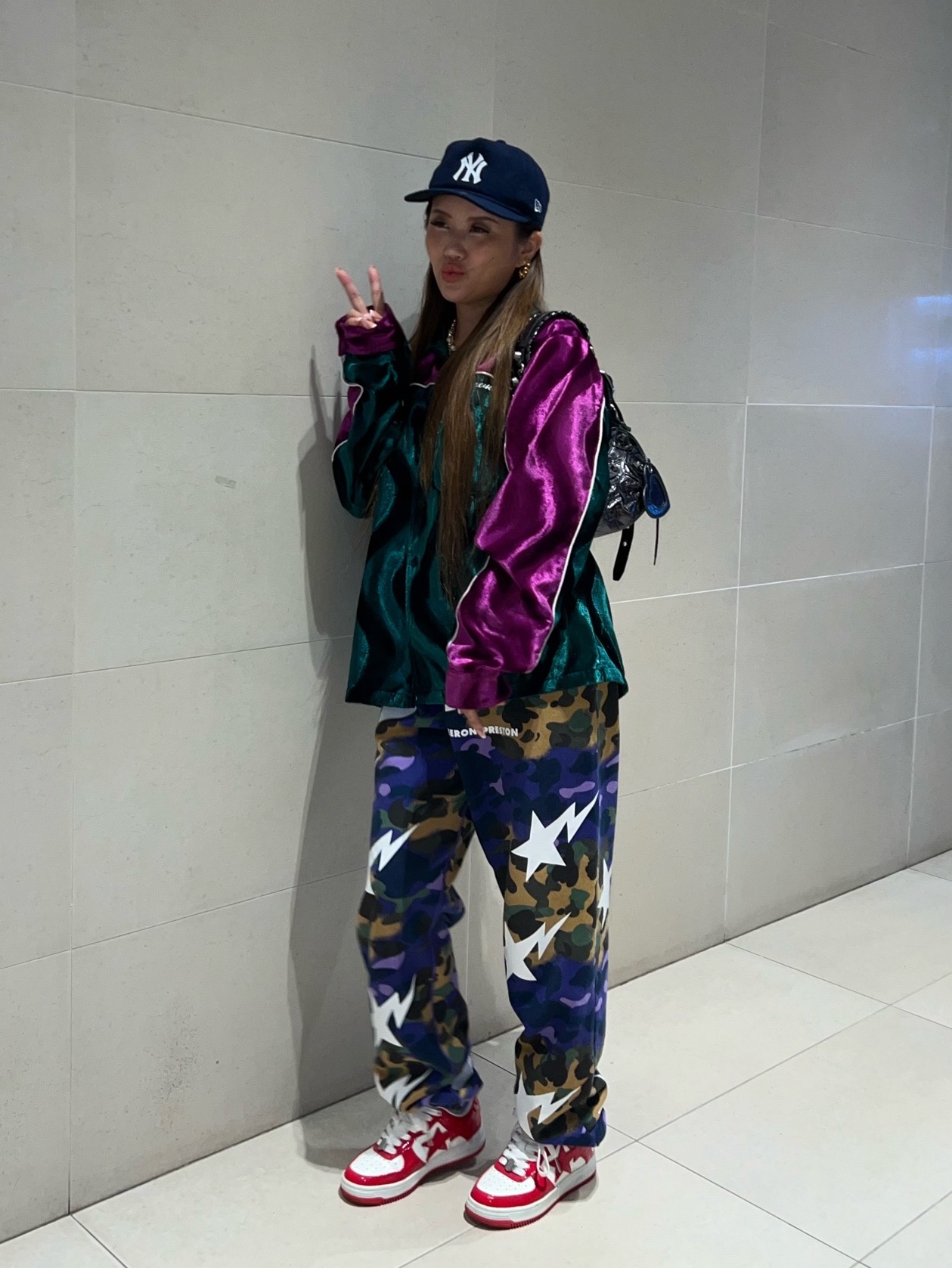 BAPE x Heron Preston Mix 1st Camo Sweatpants Purple, Balenciaga Le Cagole XS Shoulder Bag Metallized Dark Grey 착용 스타일 - 1