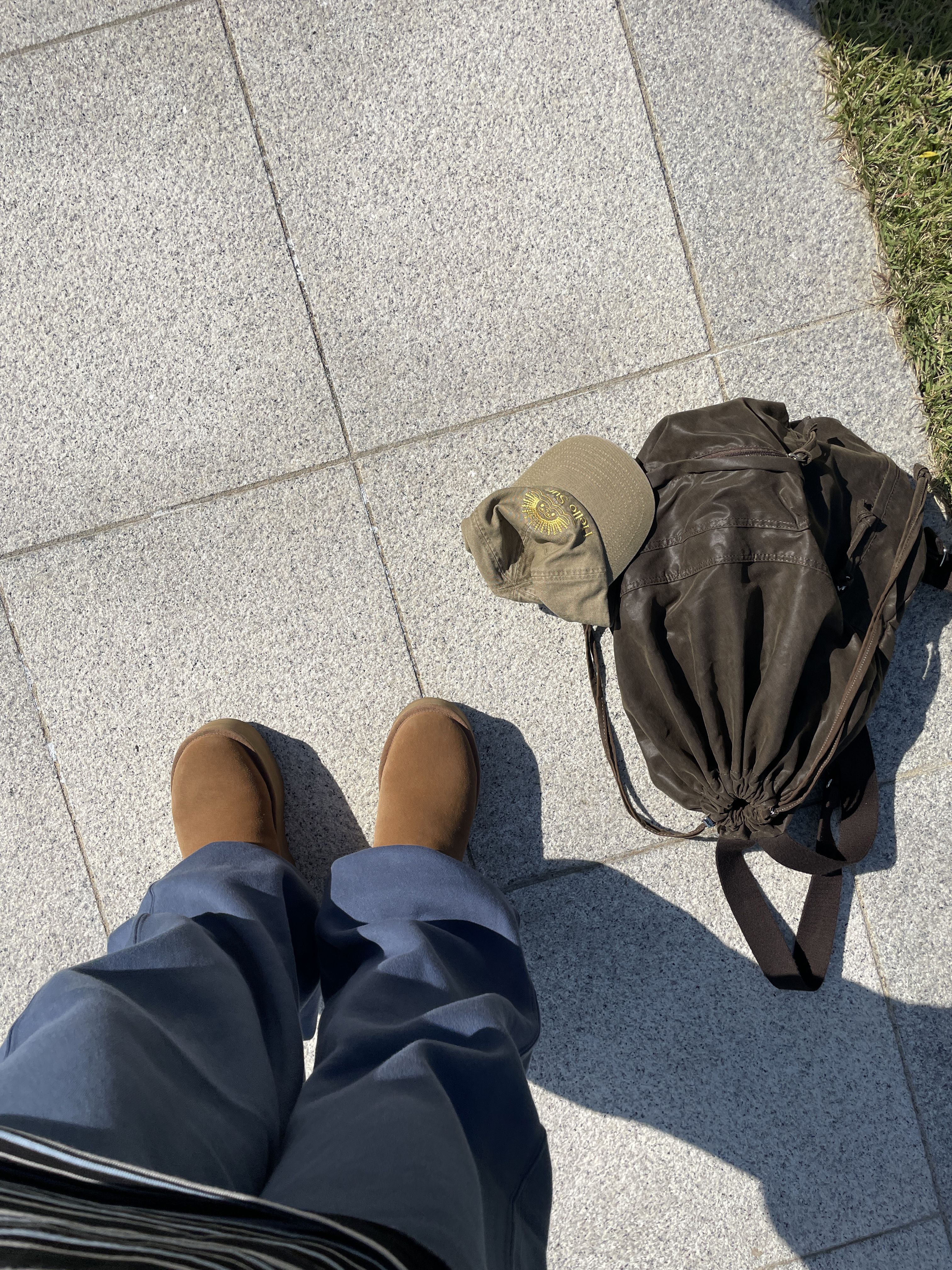 Hello Sunrise Washed OG Logo Ball Cap Camel Brown, (W) UGG Classic Ultra Mini Platform Boots Chestnut 착용 스타일 - 6