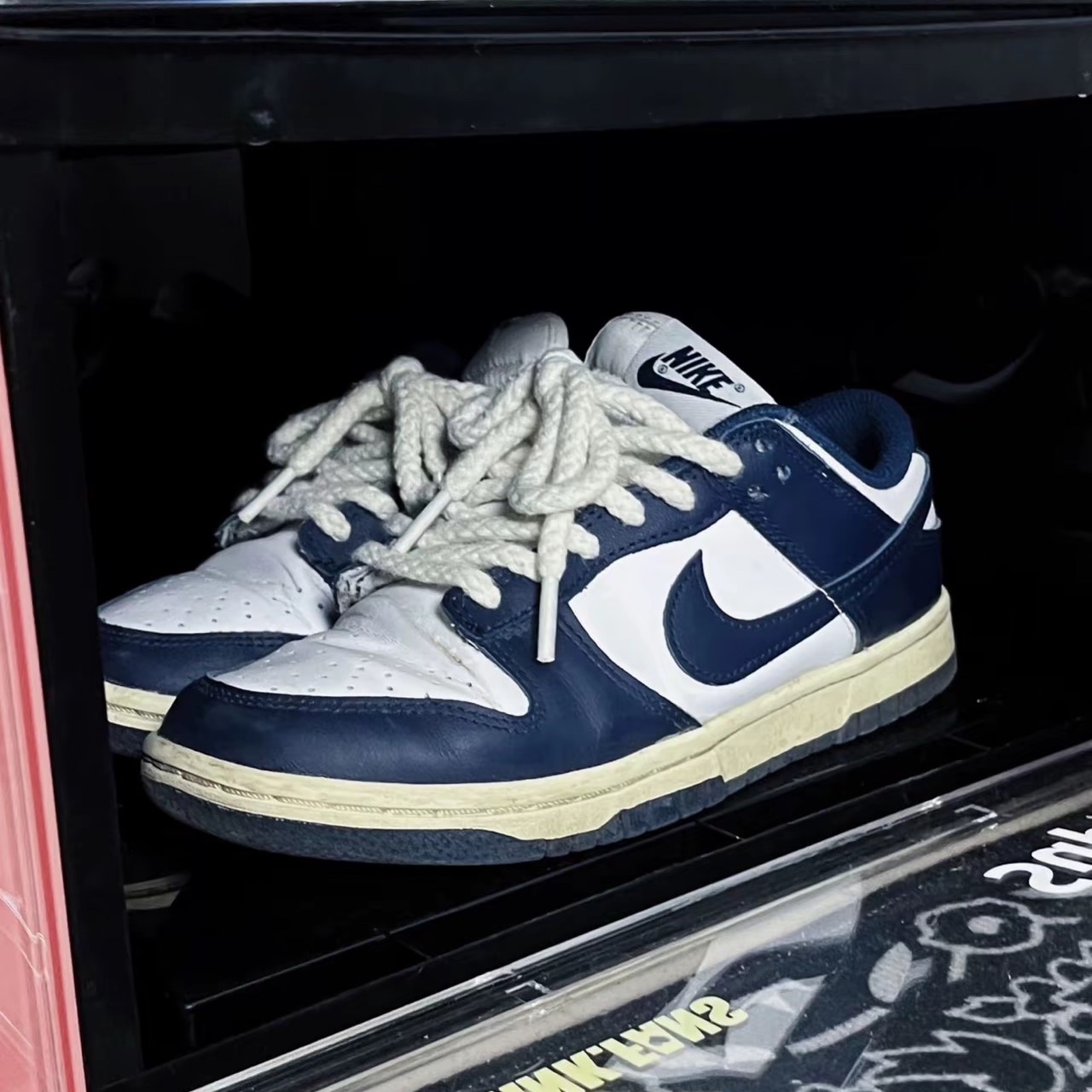 (W) Nike Dunk Low Vintage Midnight Navy 착용 스타일 - 1