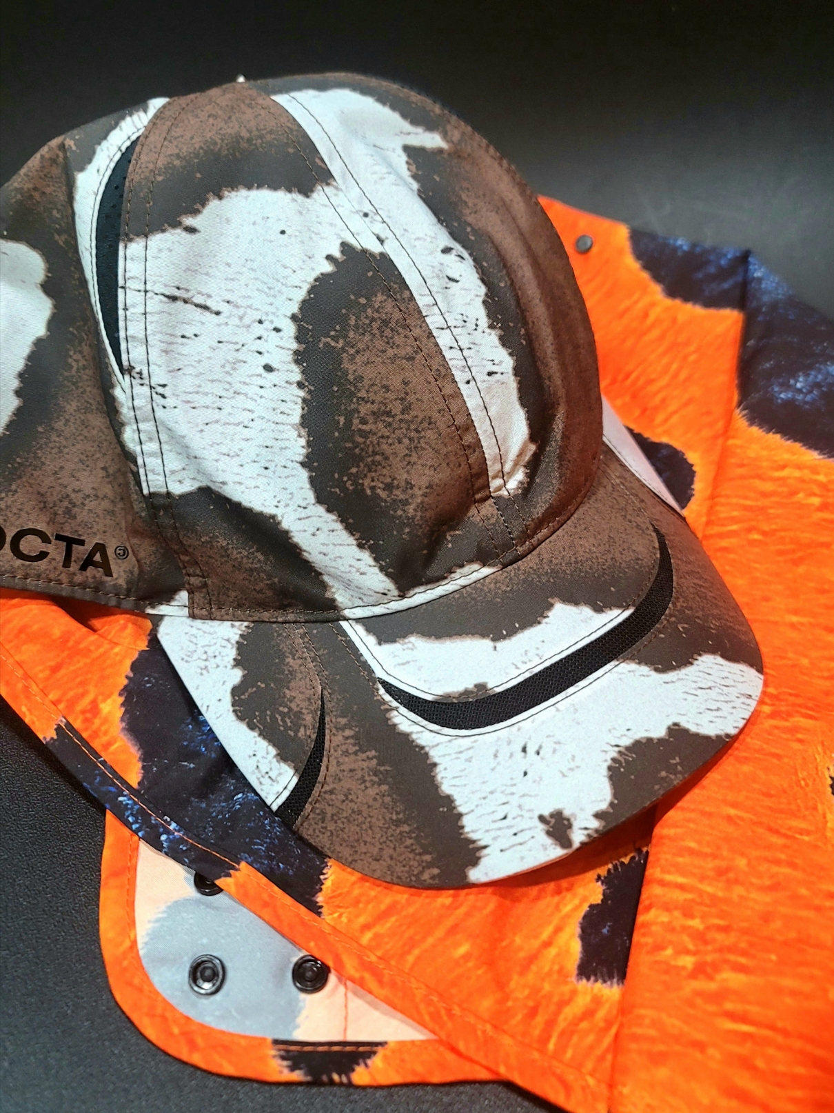 Nike x Drake Nocta Opal SSC Deep Cover Hat Safety Orange 착용 스타일