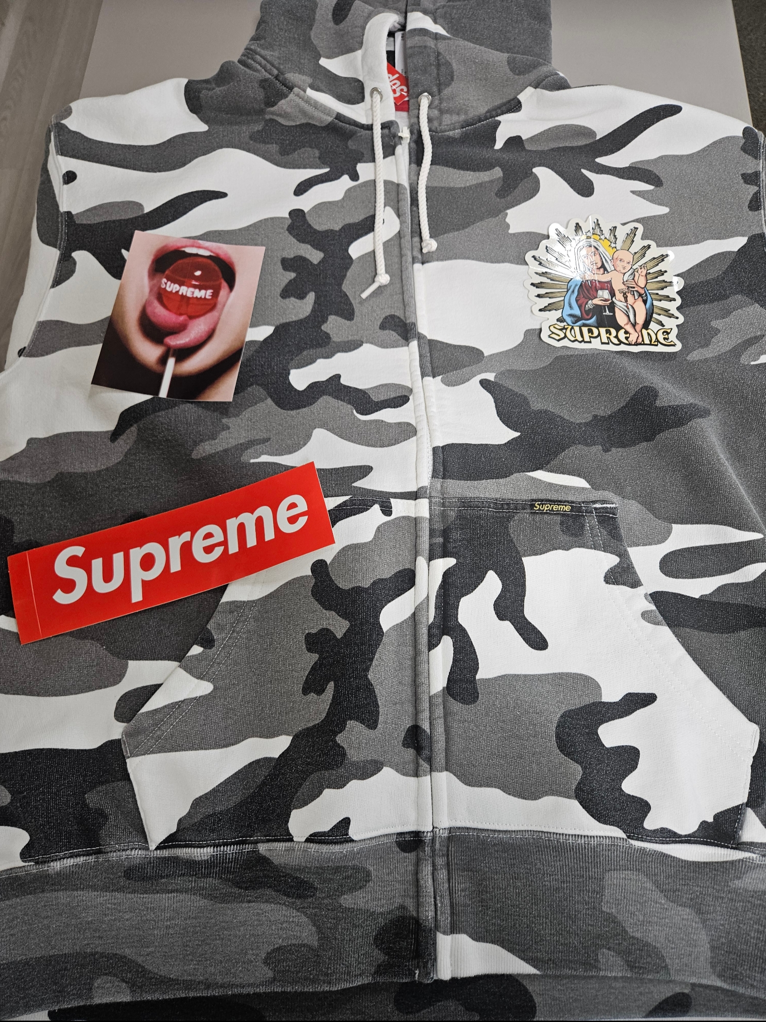 Supreme Work Zip Up Hooded Sweatshirt Snow Camo - 24FW, Supreme x Futura x New Era Snow Camo - 24SS 착용 스타일 - 2