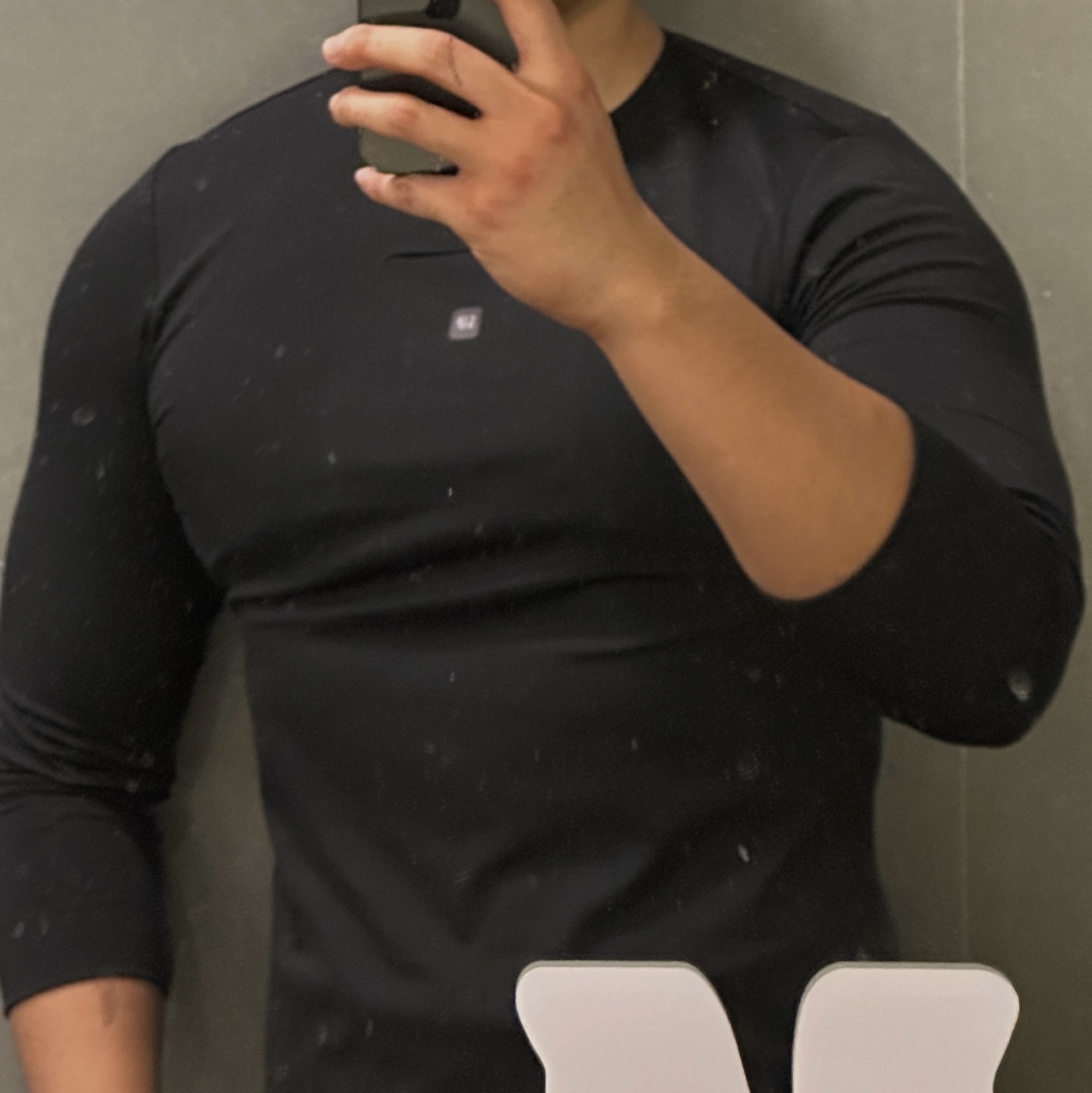 Yeezy Gap Engineered By Balenciaga Long-Sleeve Second Skin Black 착용 스타일