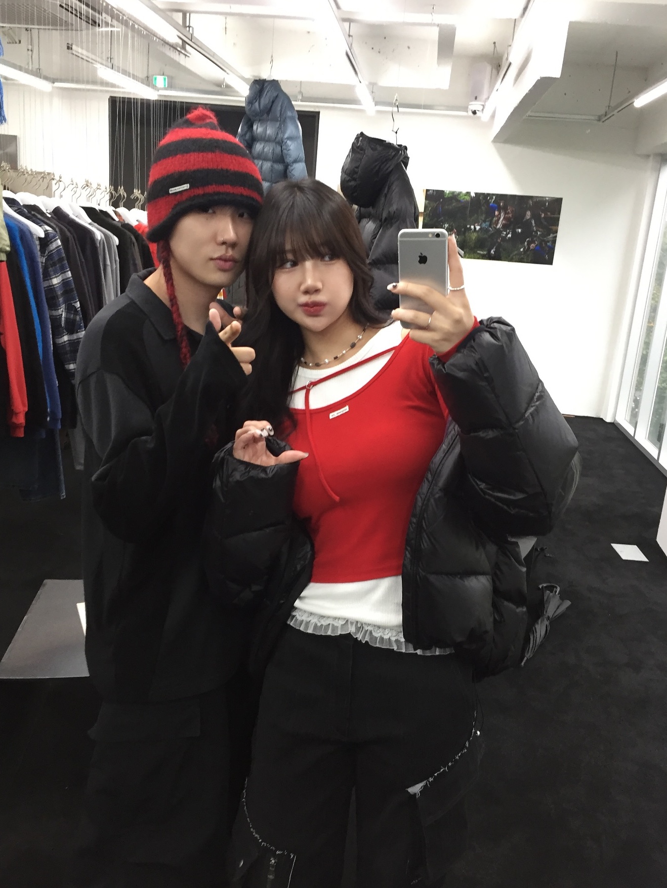 Thevinylhouse Ear Flap Stripe Beanie Red, Thevinylhouse Ear Flap Stripe Beanie Green 착용 스타일