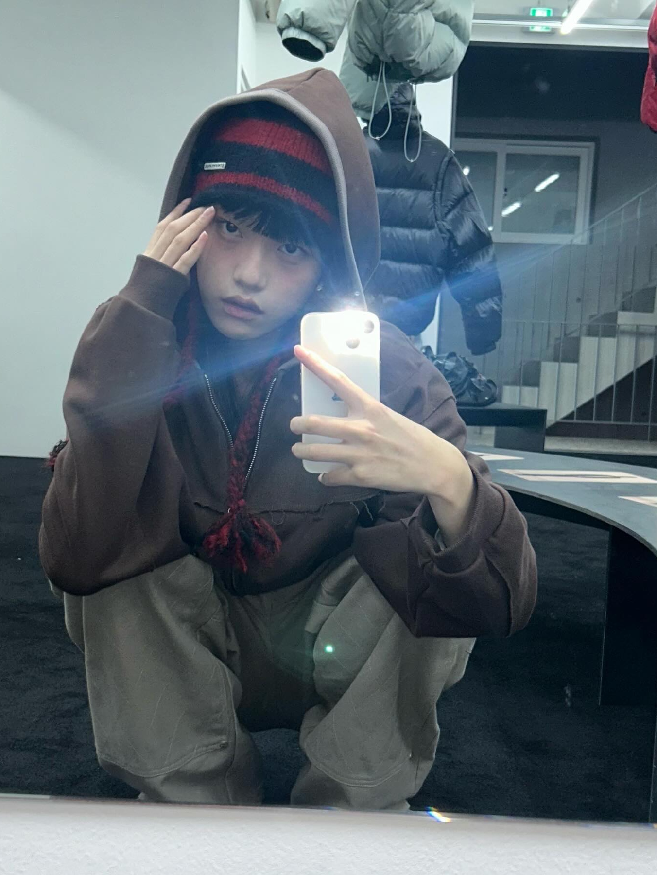 Thevinylhouse Ear Flap Stripe Beanie Red, Thevinylhouse Ear Flap Stripe Beanie Green 착용 스타일