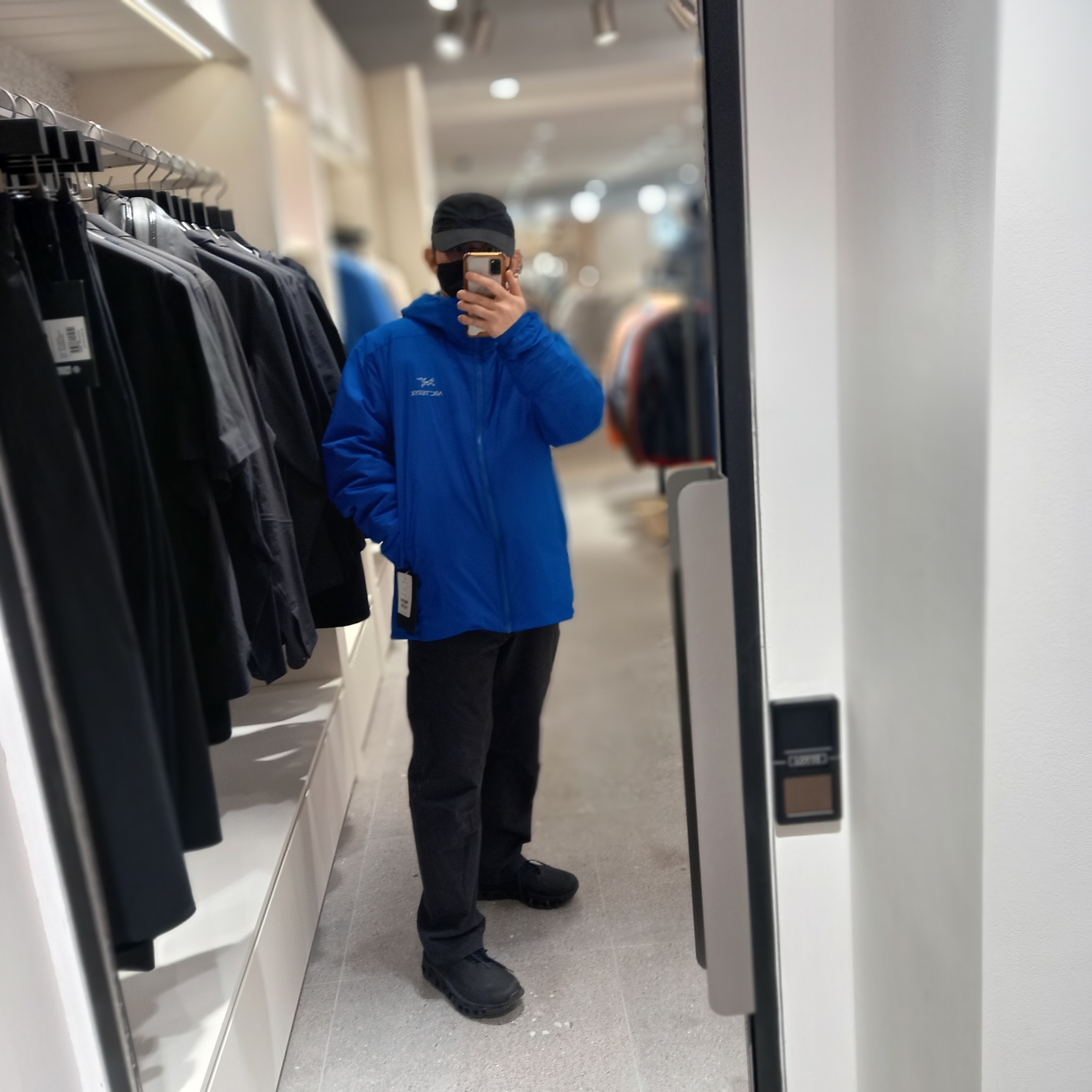 Arc'teryx Atom Hoody Vitality, Arc'teryx Cronin Cotton Pants Black 착용 스타일 - 2