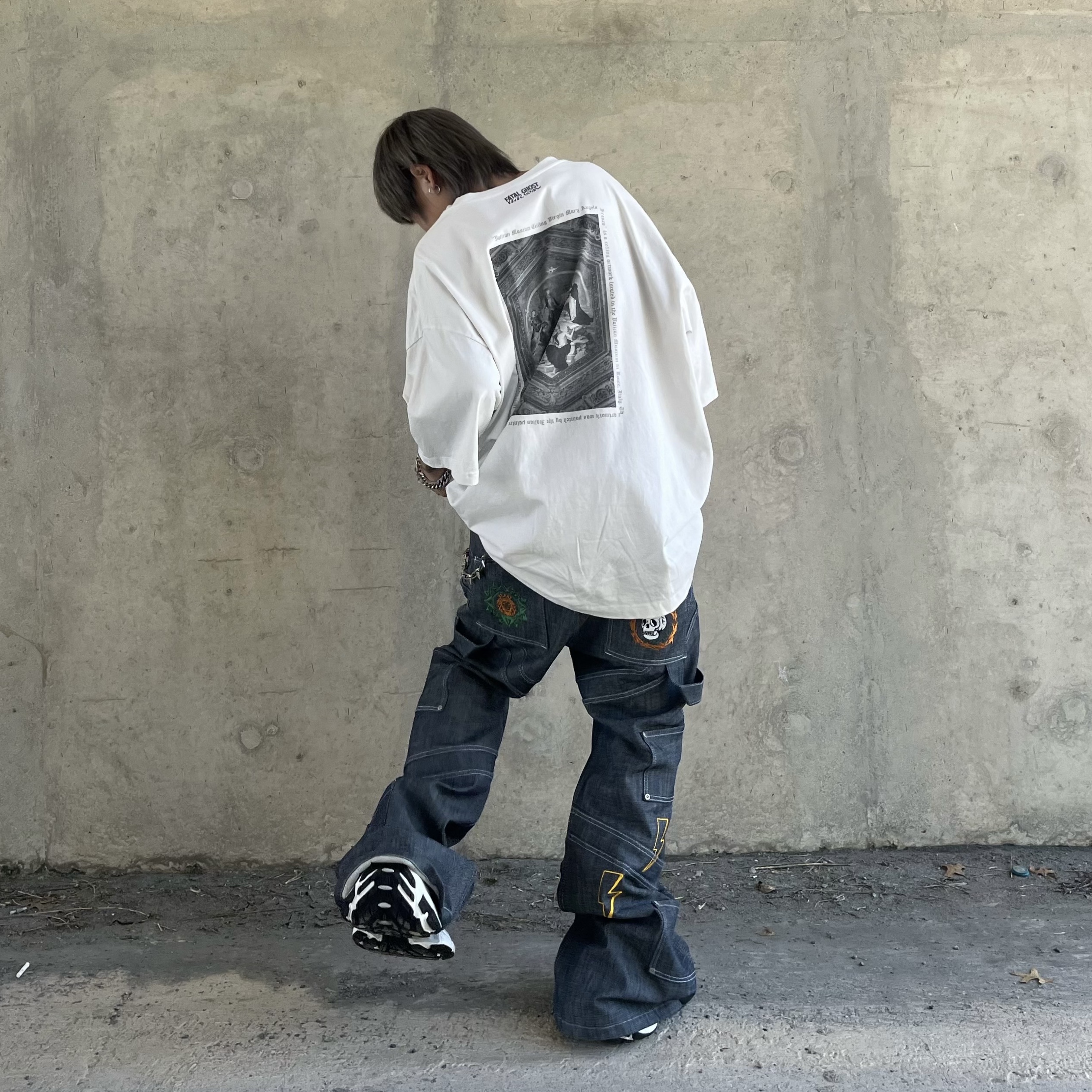 Balenciaga 10XL Sneakers White Grey Silver Black 착용 스타일 - 1