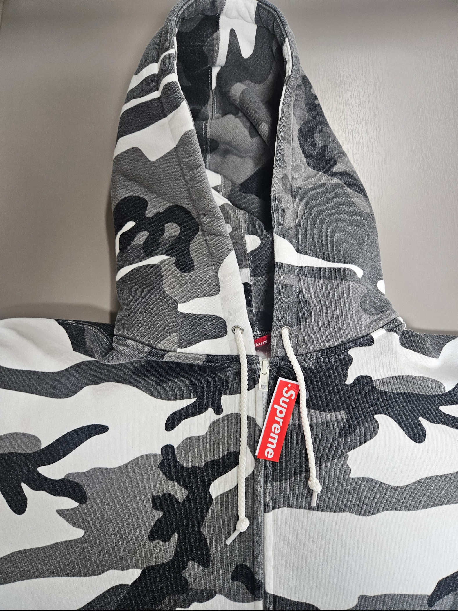 Supreme Work Zip Up Hooded Sweatshirt Snow Camo - 24FW, Supreme x Futura x New Era Snow Camo - 24SS 착용 스타일 - 4