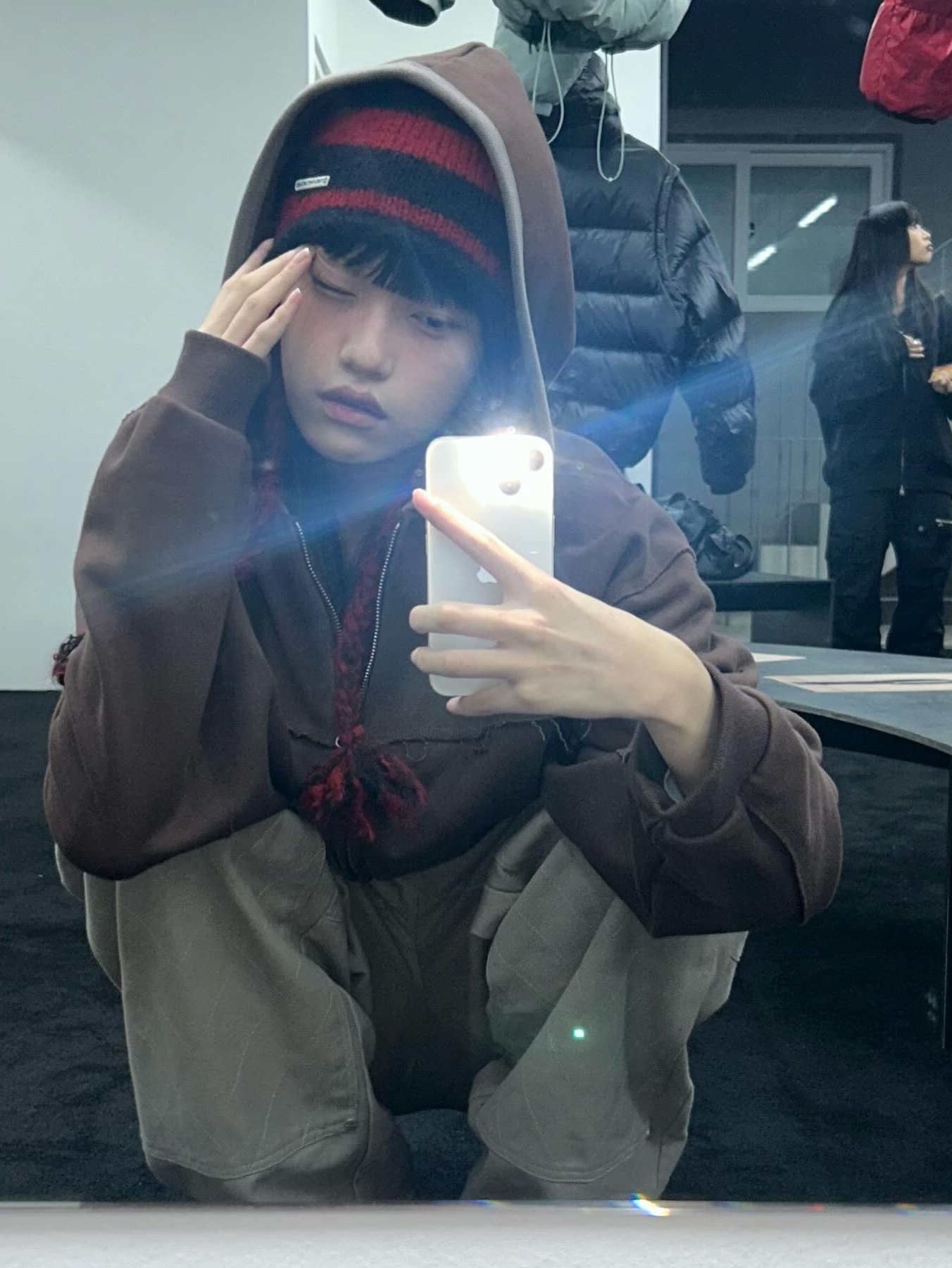 Thevinylhouse Ear Flap Stripe Beanie Red, Thevinylhouse Ear Flap Stripe Beanie Green 착용 스타일