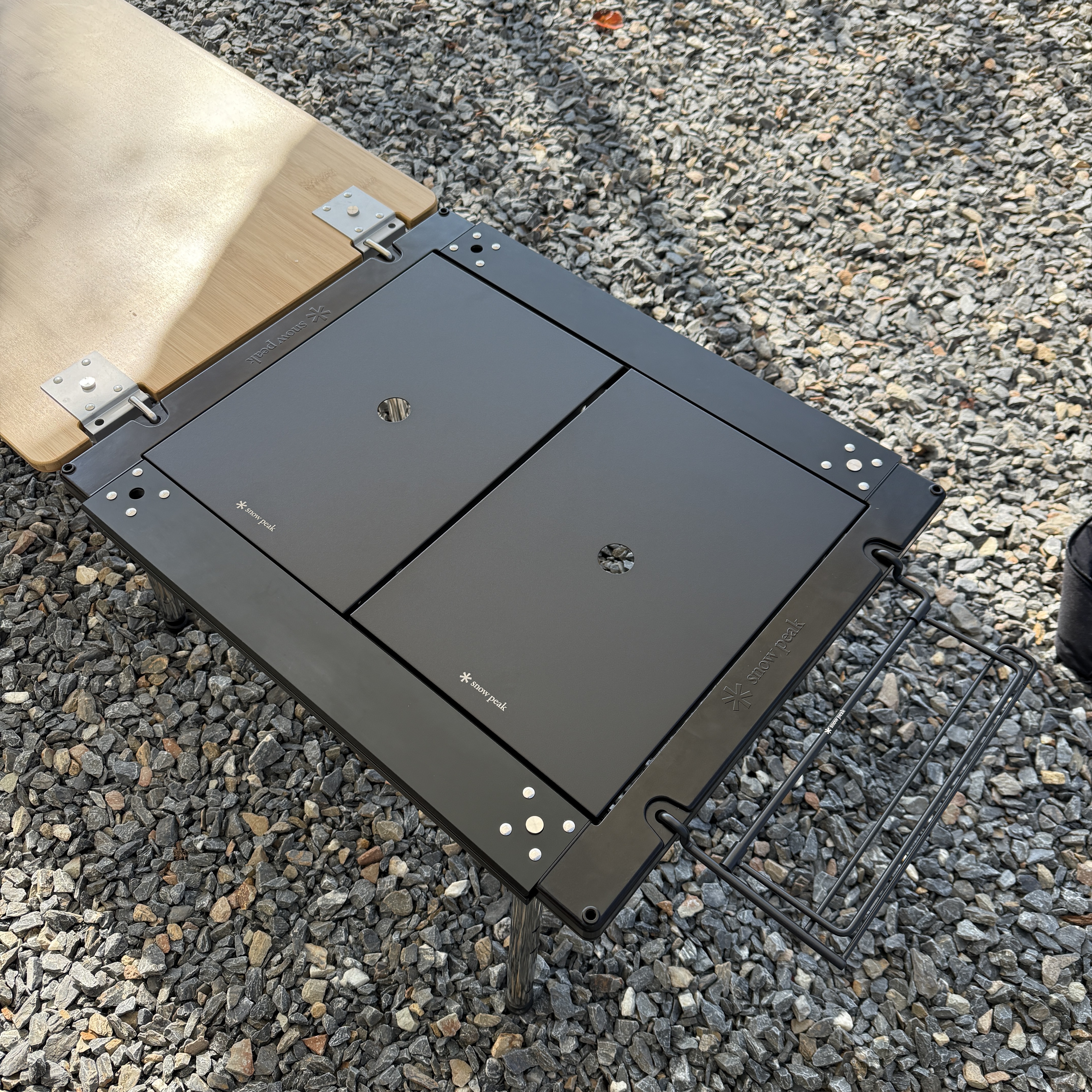 Snow Peak Stainless Tray 1 Unit in Black, Snow Peak IGT Short Low Style Set Black 착용 스타일