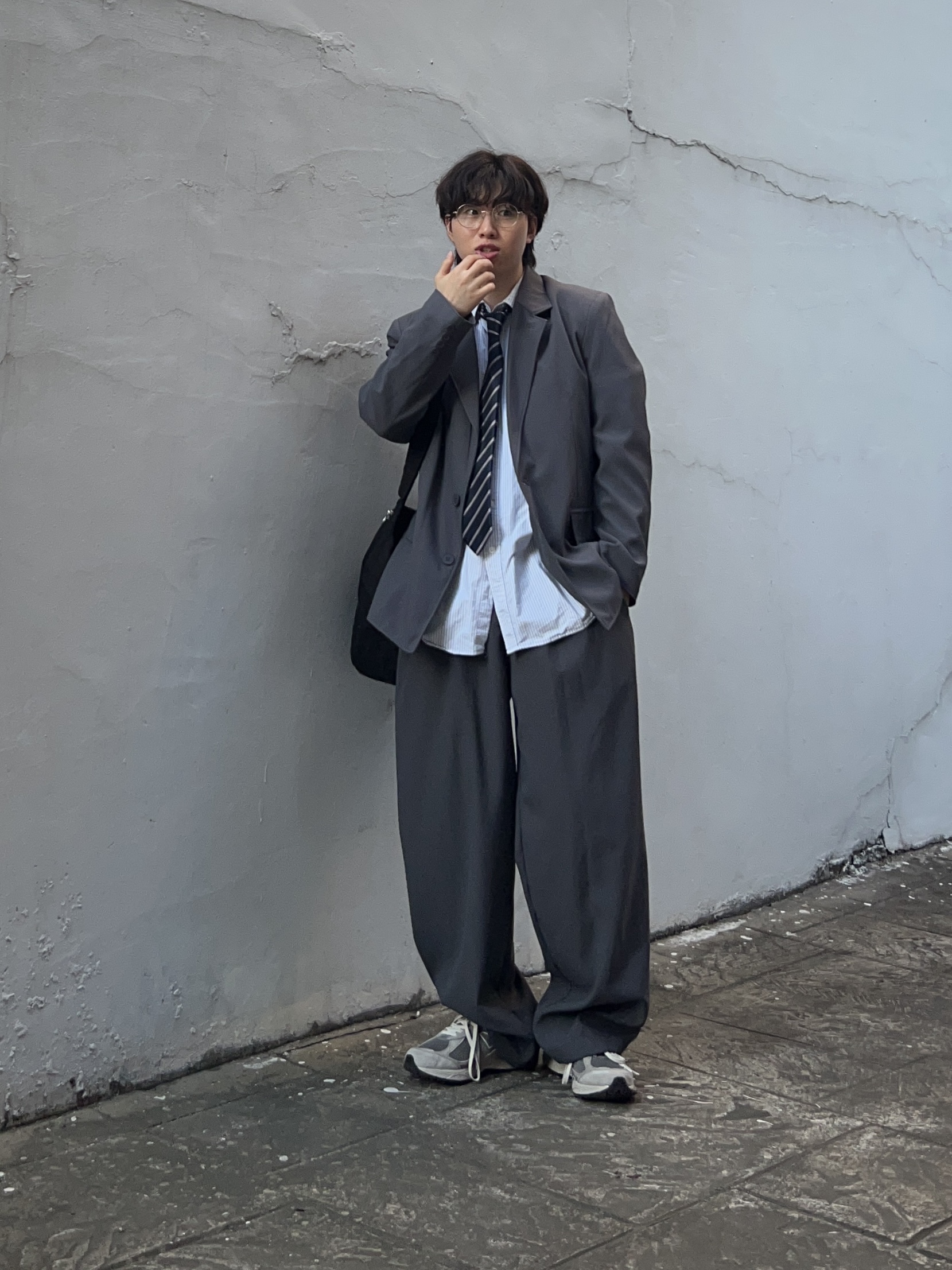 New Balance 2002R Grey 착용 스타일 - 1