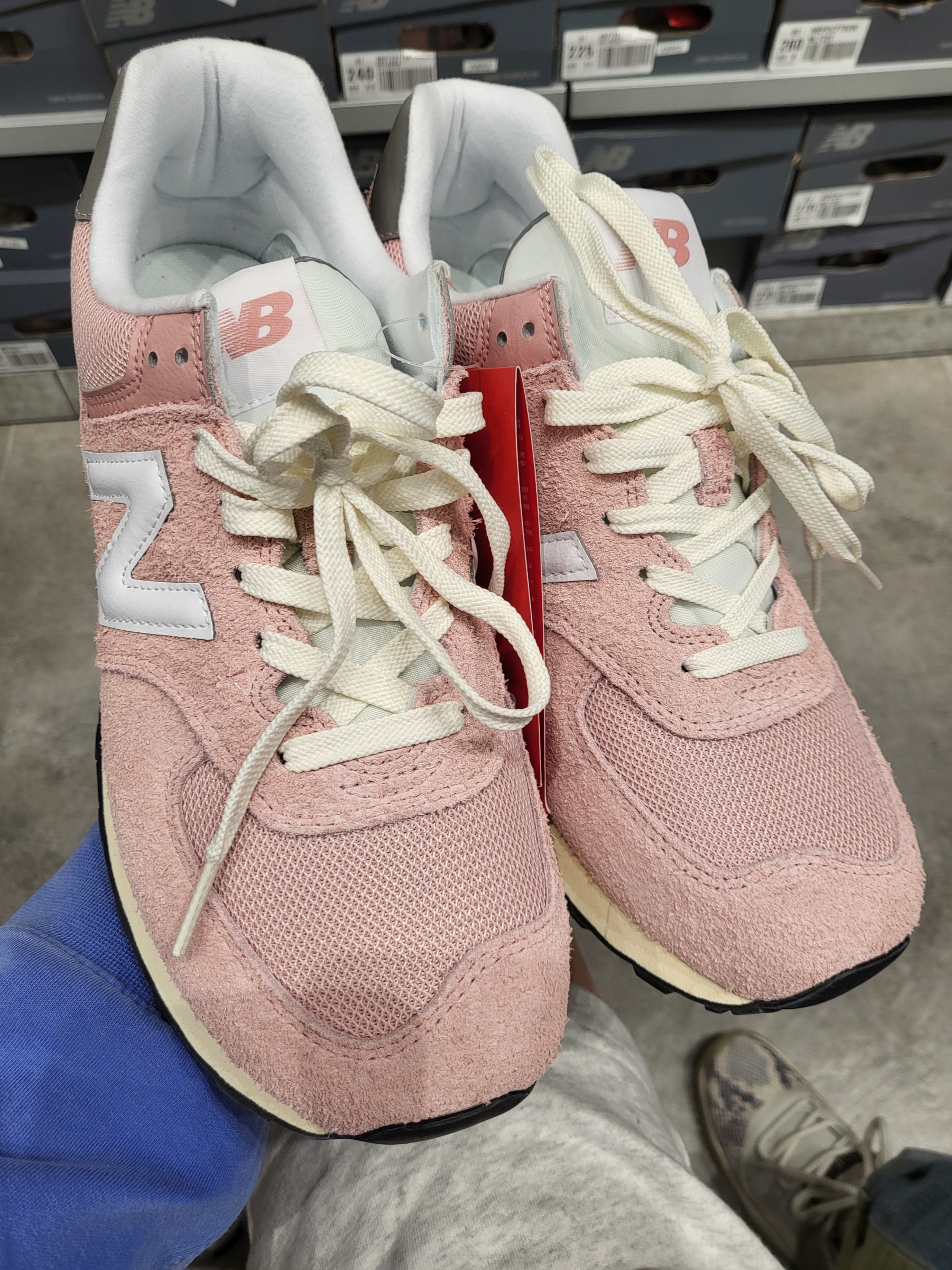 New Balance 574 Heritage Mellow Pink 착용 스타일 - 2