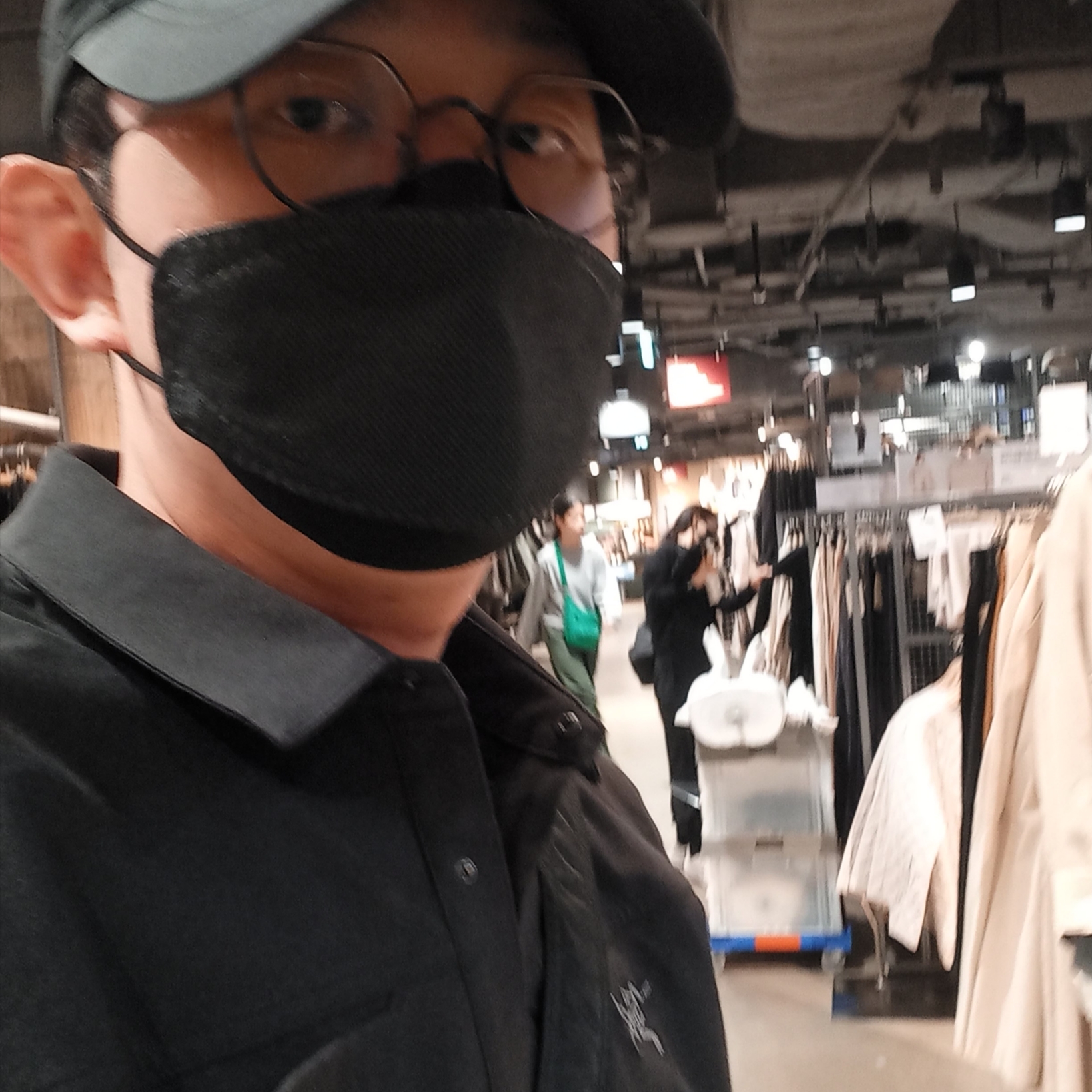 Arc'teryx Cronin Cotton Overshirt Black 착용 스타일 - 7