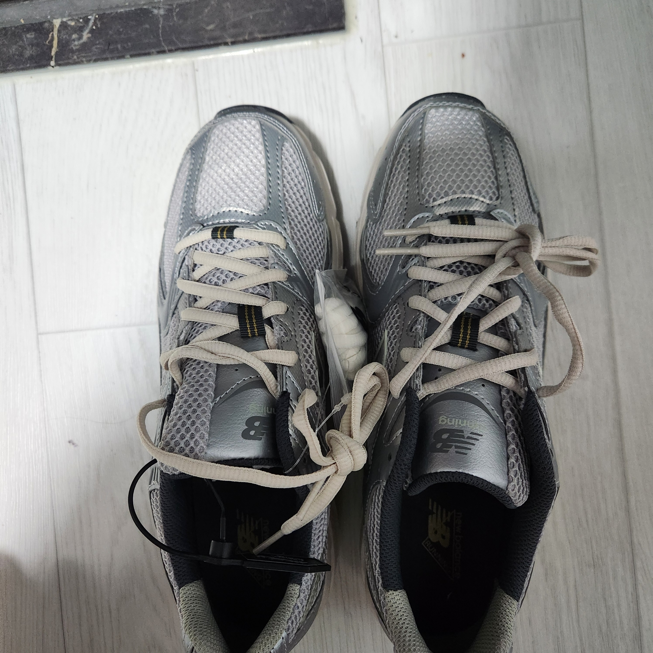 New Balance 530 Earth 착용 스타일