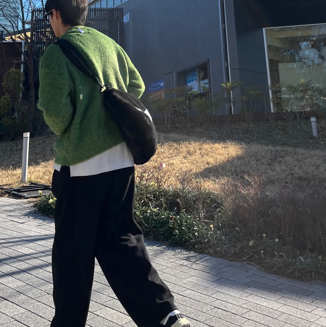 Nike NSW Faux Fur Tote Bag Black, Maison Mihara Yasuhiro Blakey VL OG Sole Canvas Low-top Sneakers Black 착용 스타일