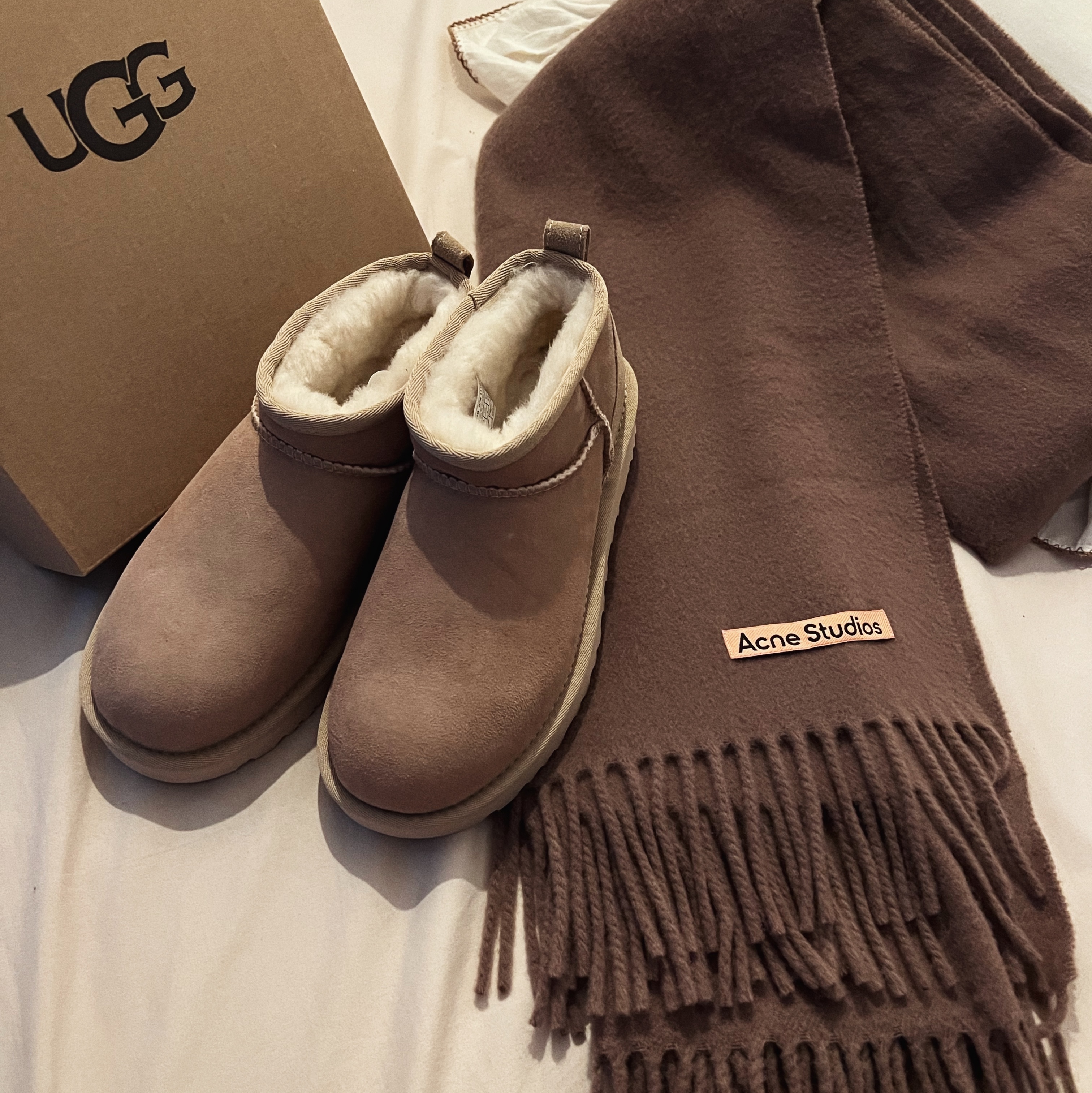 Acne Studios Narrow Wool Fringe Muffler Caramel Brown 착용 스타일 - 3