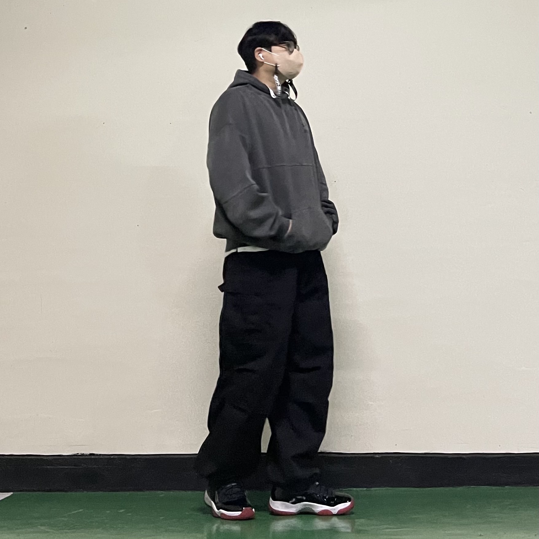 IAB Studio Blocked Pigment Hoodie Black, Jordan 11 Retro Bred 2019 착용 스타일 - 2