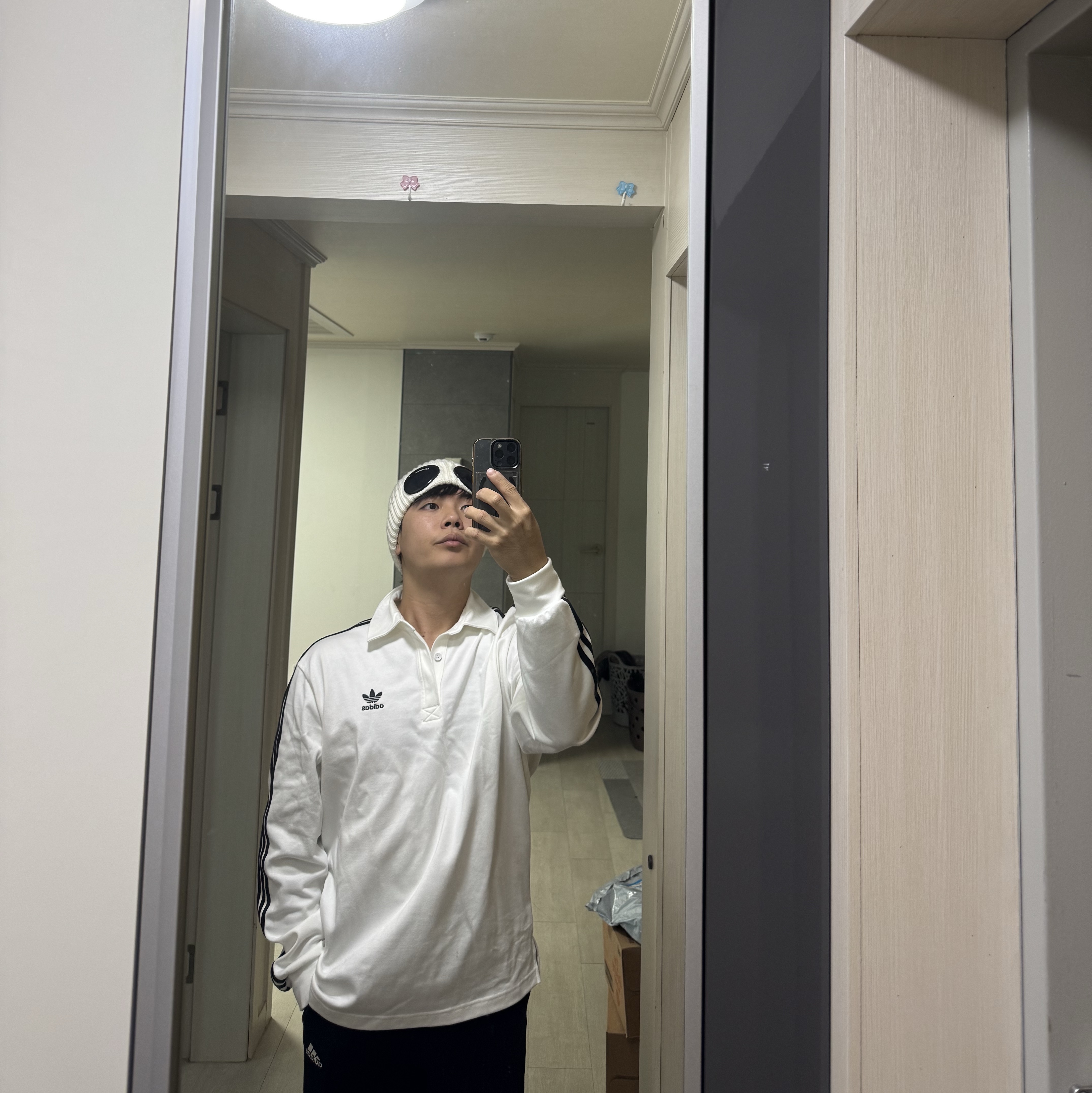 (W) Adidas Essentials 3-Stripes French Terry Wide Pants Black - KR Sizing, C.P. Company Extra Fine Merino Wool Goggle Beanie Gauze White - 23FW 착용 스타일 - 2