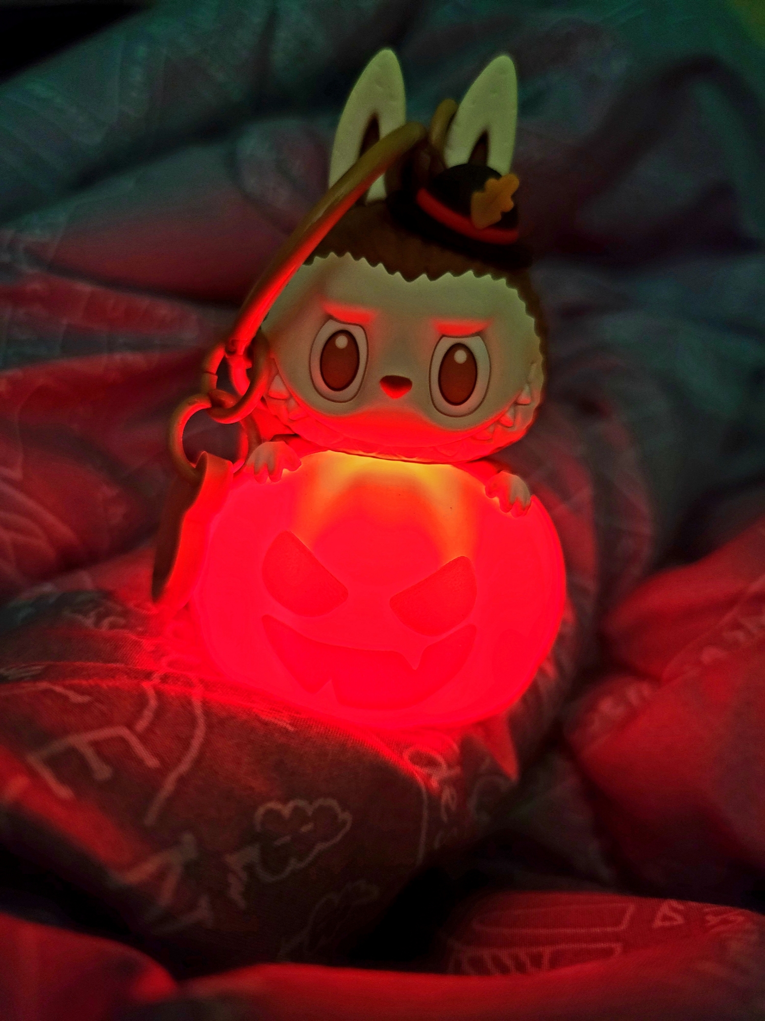 Pop Mart Halloween Party Series Luminous Pumpkin Keyring Labubu 착용 스타일