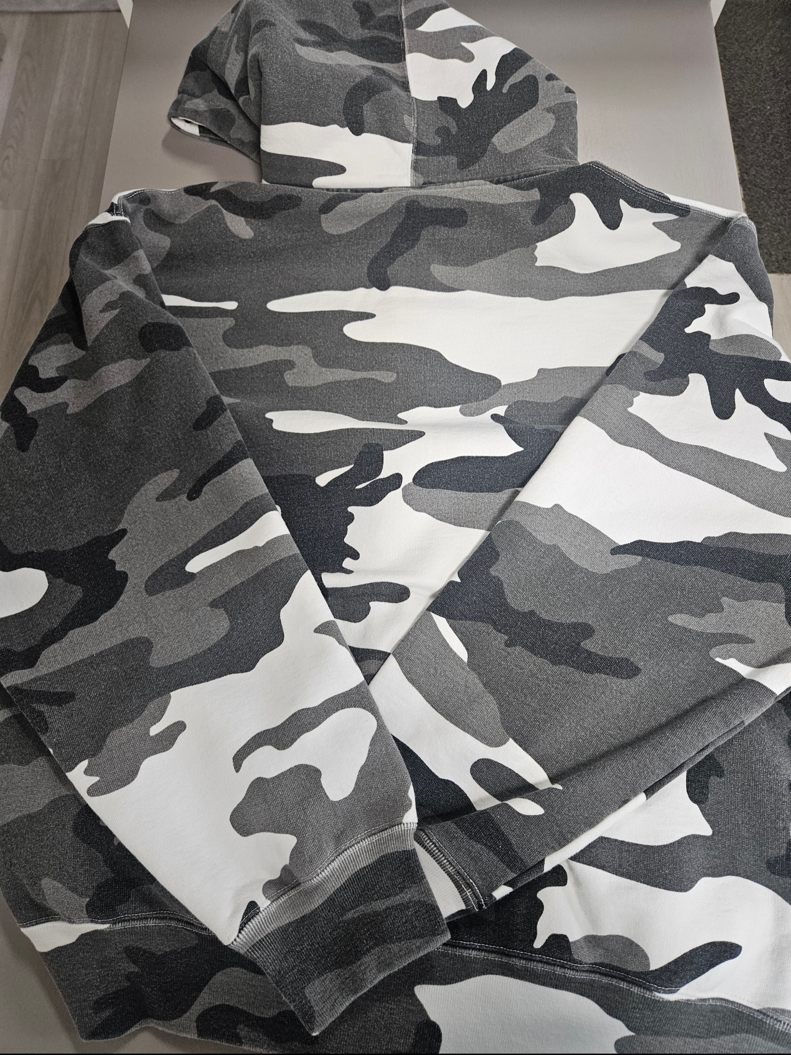 Supreme Work Zip Up Hooded Sweatshirt Snow Camo - 24FW, Supreme x Futura x New Era Snow Camo - 24SS 착용 스타일 - 3