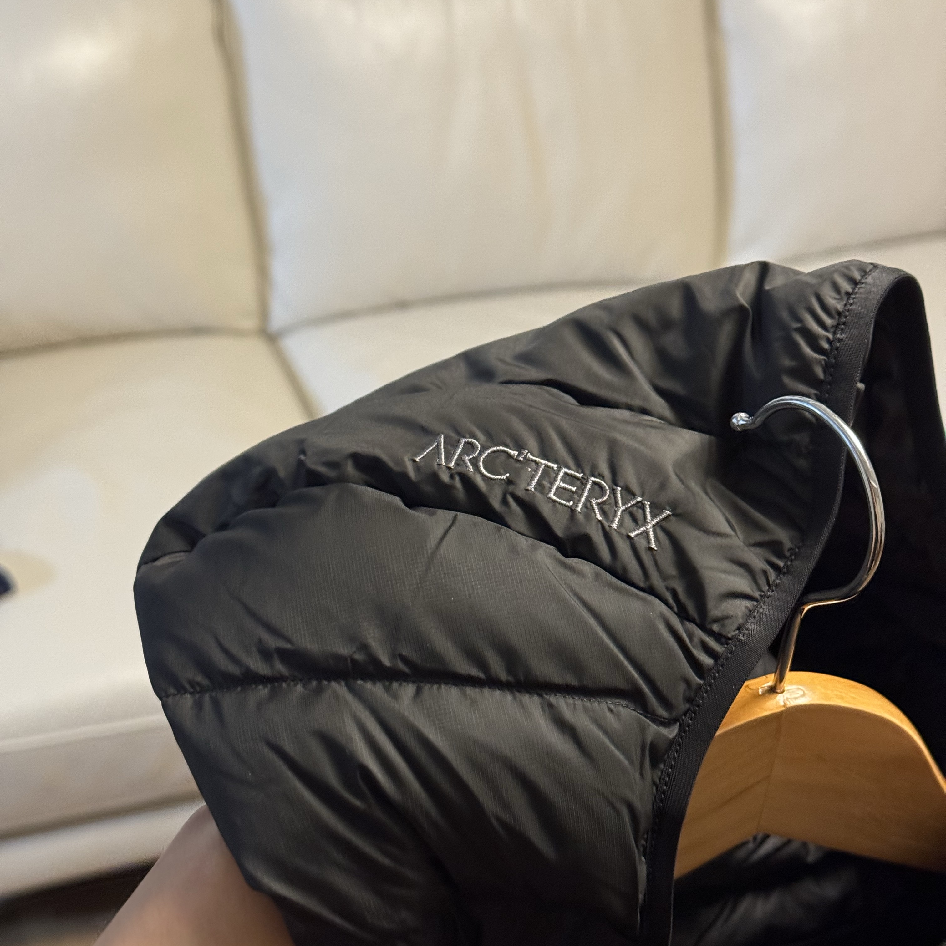 Arc'teryx Cerium Hoody Black 착용 스타일 - 2