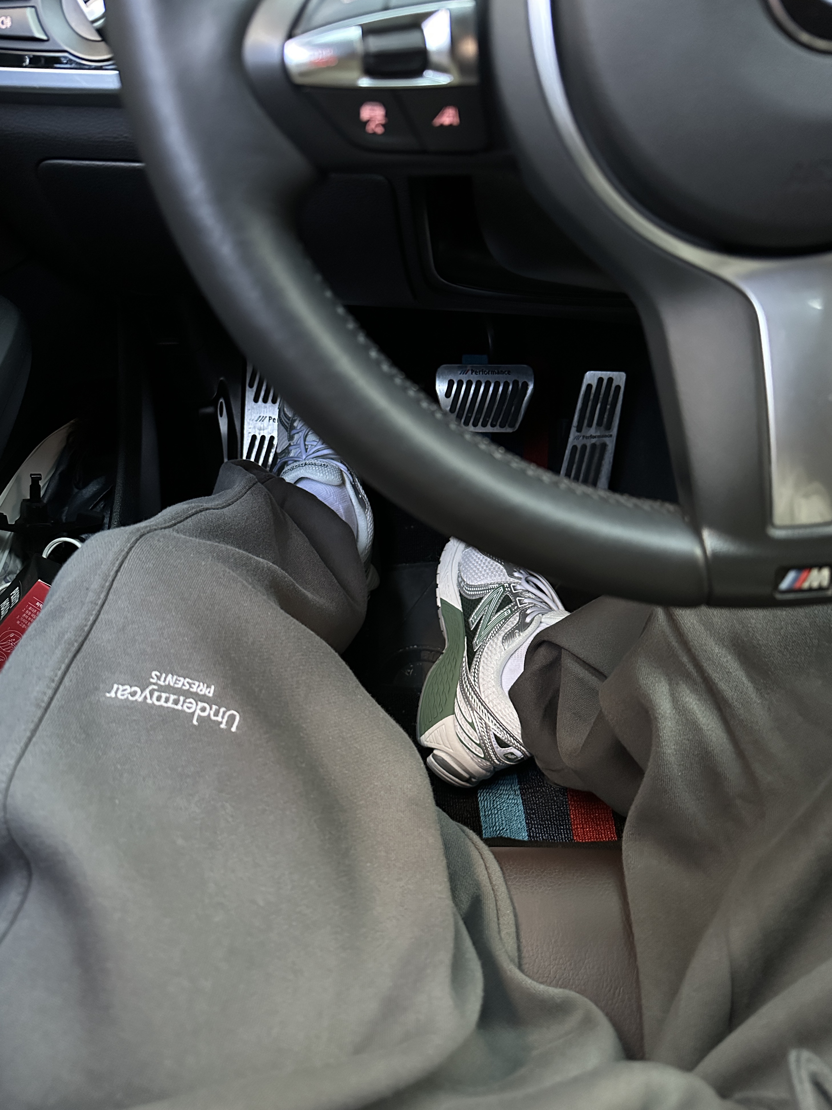 Undermycar Mu.03 Anti Fxxking Logo Play Oversized Sweat Jogger Olive, Nike x Stussy NRG RA Pullover Hoodie Dark Grey Heather (DJ9488-063) 착용 스타일 - 2