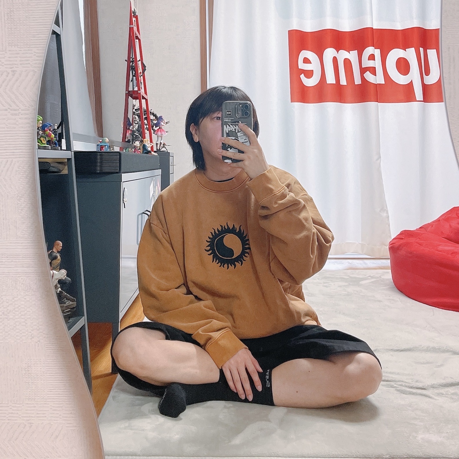 Stussy x Our Legacy Sun Pig. Dyed Crew Caramel, Supreme Baggy Denim Short Black - 24SS 착용 스타일 - 1