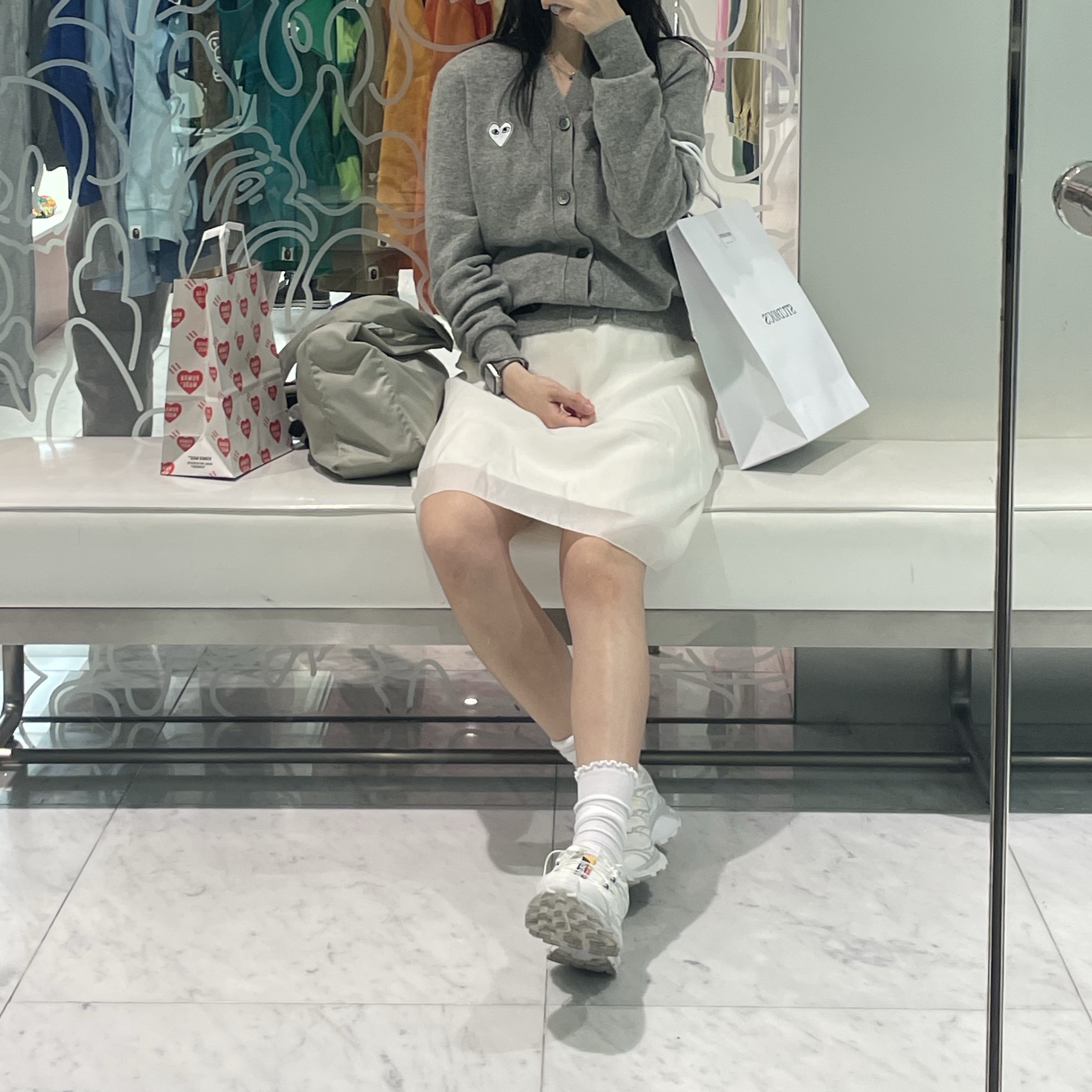 FARVEN Deep V-Neck Dress Ivory, Play Comme des Garcons Black Heart Knit Cardigan Grey 착용 스타일 - 4