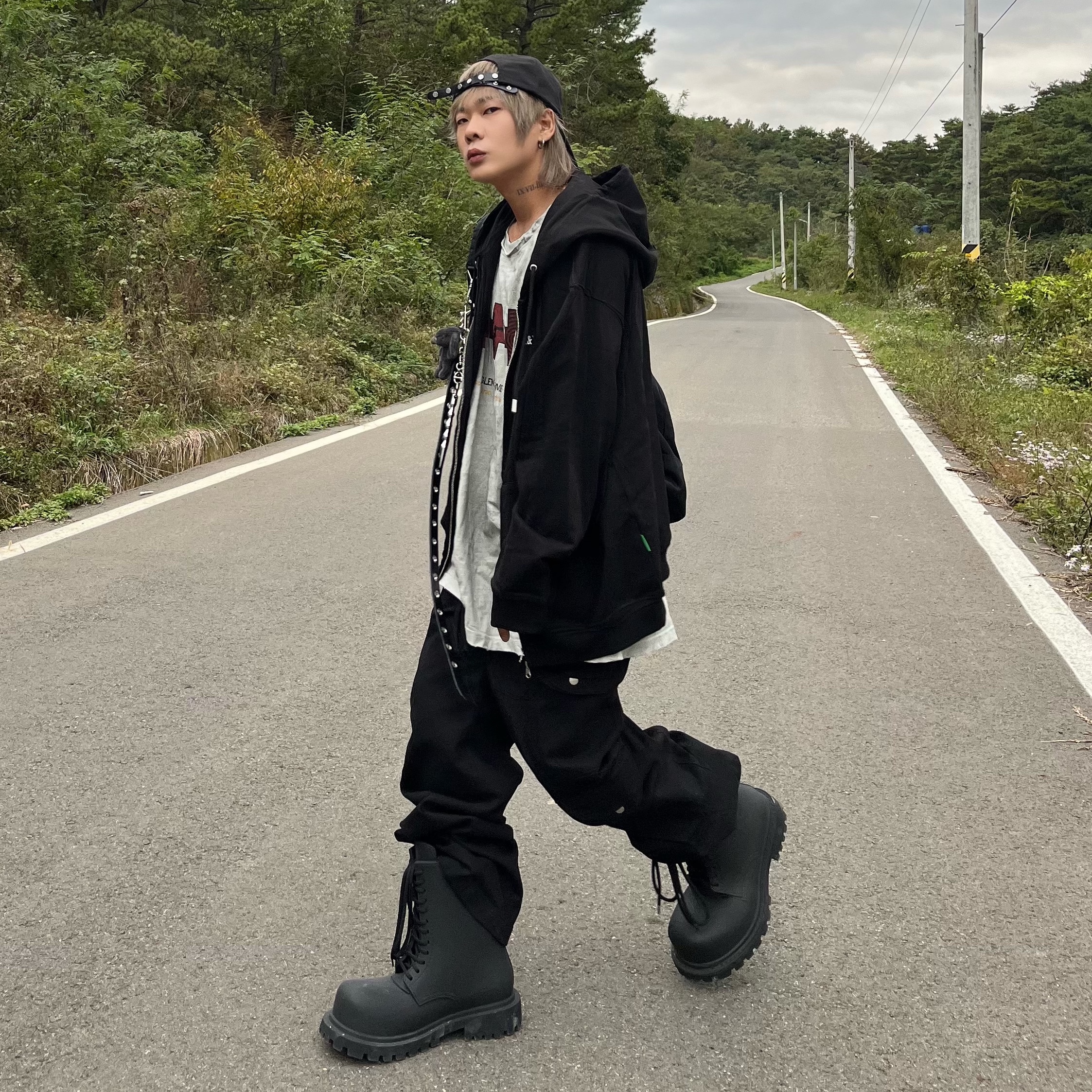 Balenciaga XL Army Boots Full Eva Black, REPINER Fortino Cargo Pants Black 착용 스타일 - 1