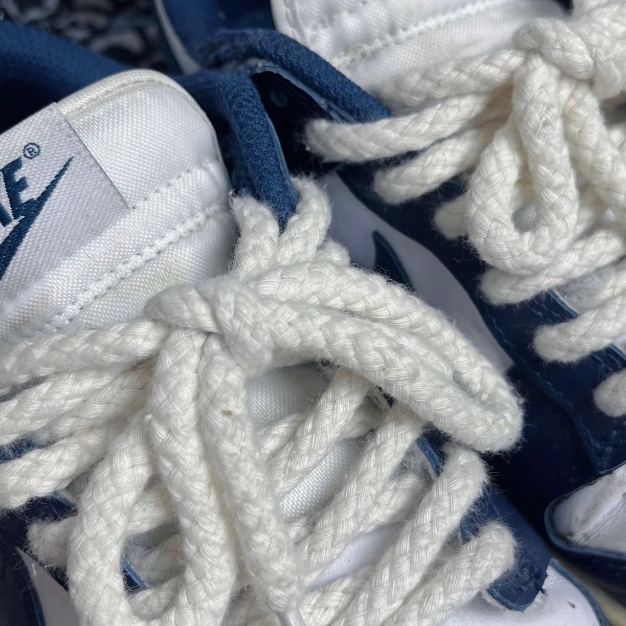 (W) Nike Dunk Low Vintage Midnight Navy 착용 스타일 - 2