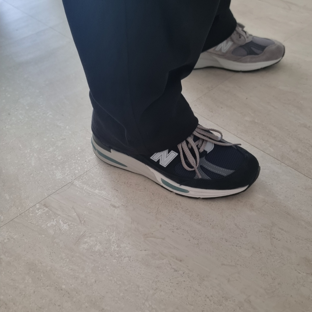 New Balance 991v2 Made in UK Dark Navy Smoked Pearl, New Balance 991v2 Made in UK Rock Ridge Alloy Silver 착용 스타일