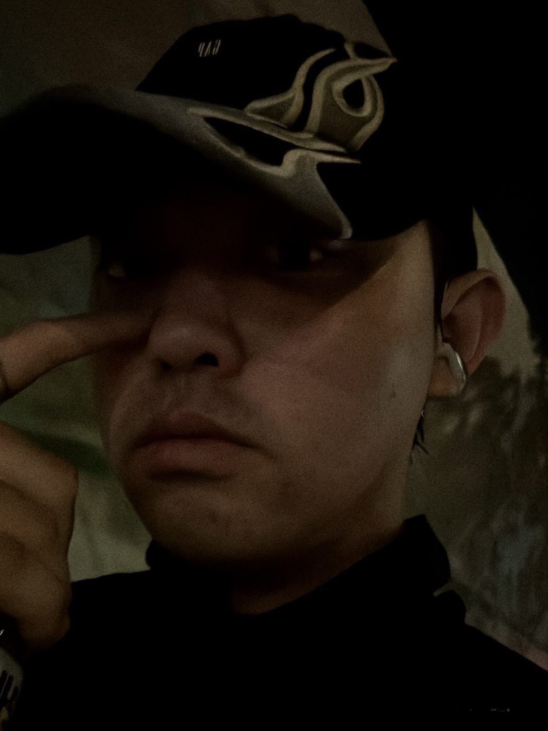 Yeezy Gap Engineered By Balenciaga Flame Cap Black, Bose Ultra Open Earbuds White Smoke (Korean Ver.) 착용 스타일