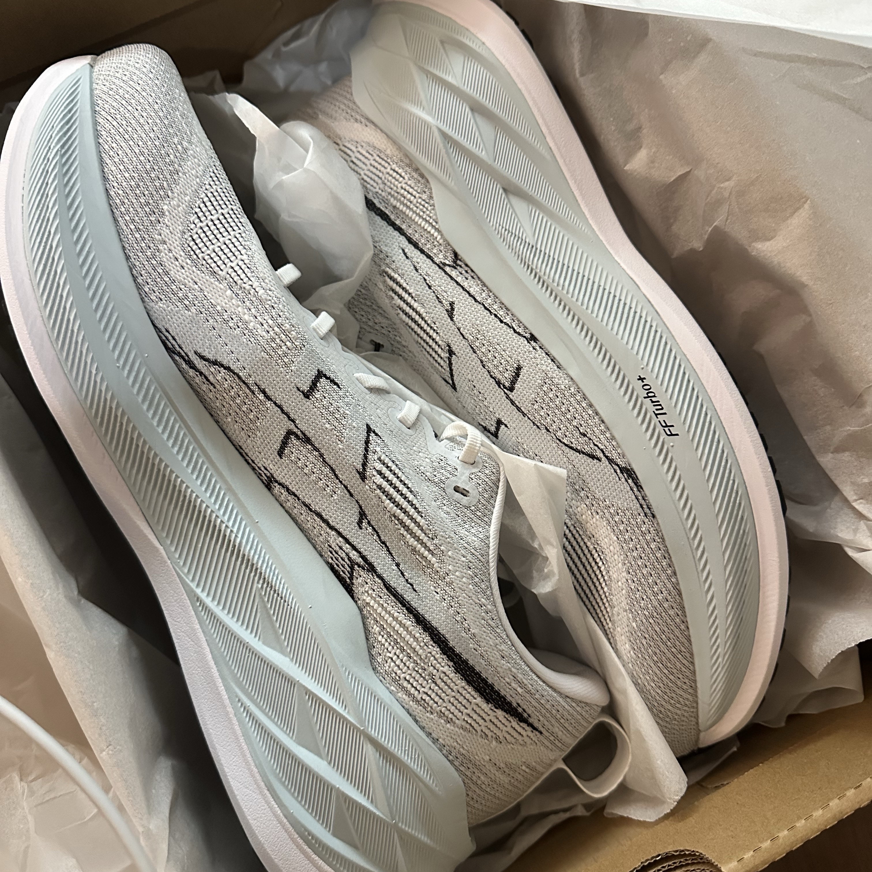 Asics Superblast 2 White Cool Grey 착용 스타일