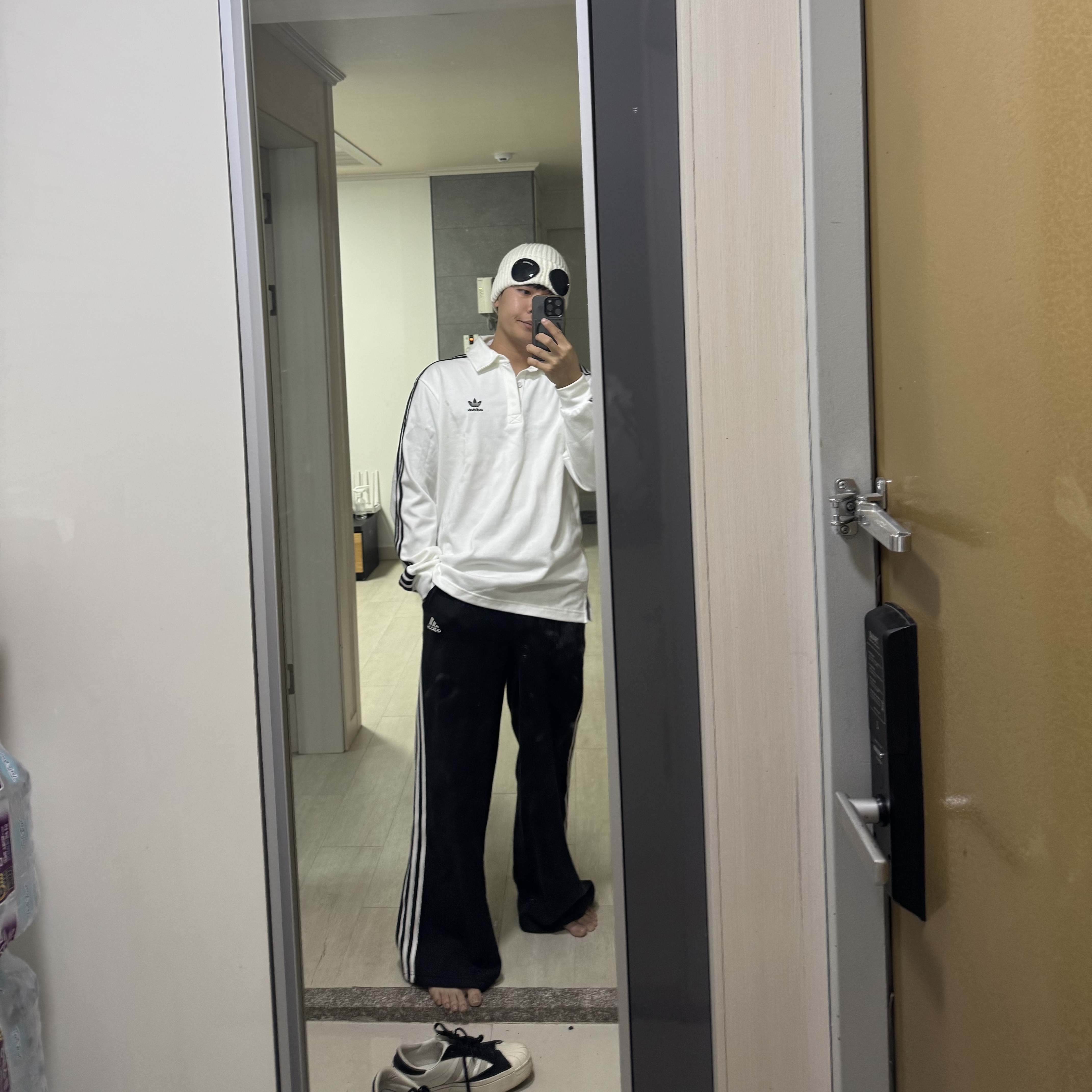 (W) Adidas Essentials 3-Stripes French Terry Wide Pants Black - KR Sizing, C.P. Company Extra Fine Merino Wool Goggle Beanie Gauze White - 23FW 착용 스타일 - 3