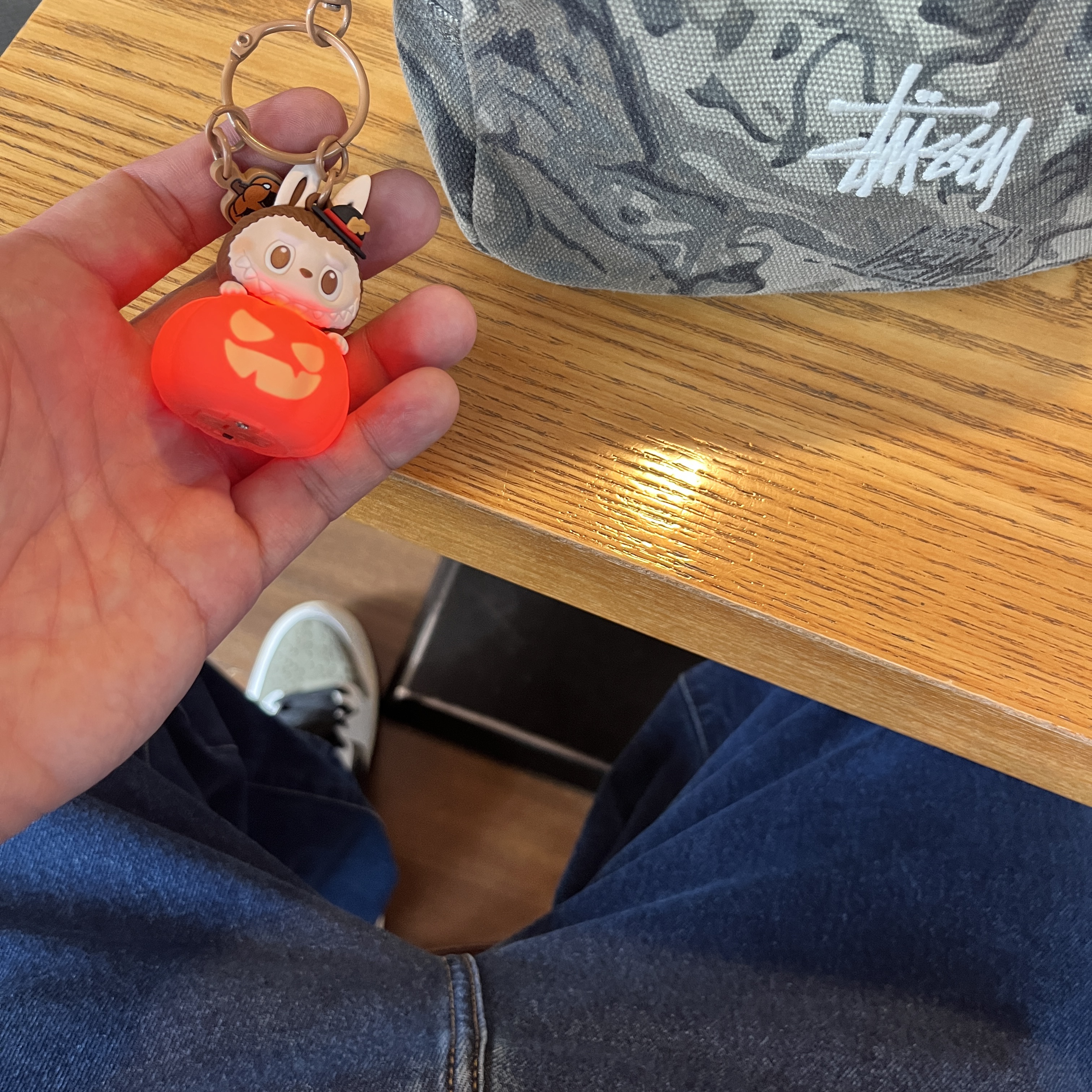 Stussy Canvas Side Pouch Veil Camo, Jordan 1 x Travis Scott Retro Low OG SP Reverse Olive 착용 스타일 - 3